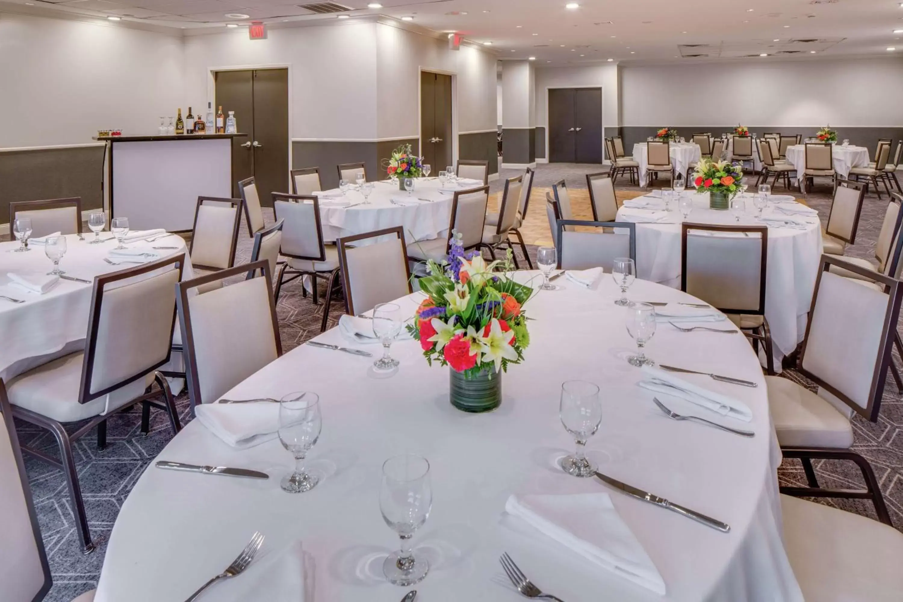 Meeting/conference room, Restaurant/Places to Eat in Hilton Newark Airport