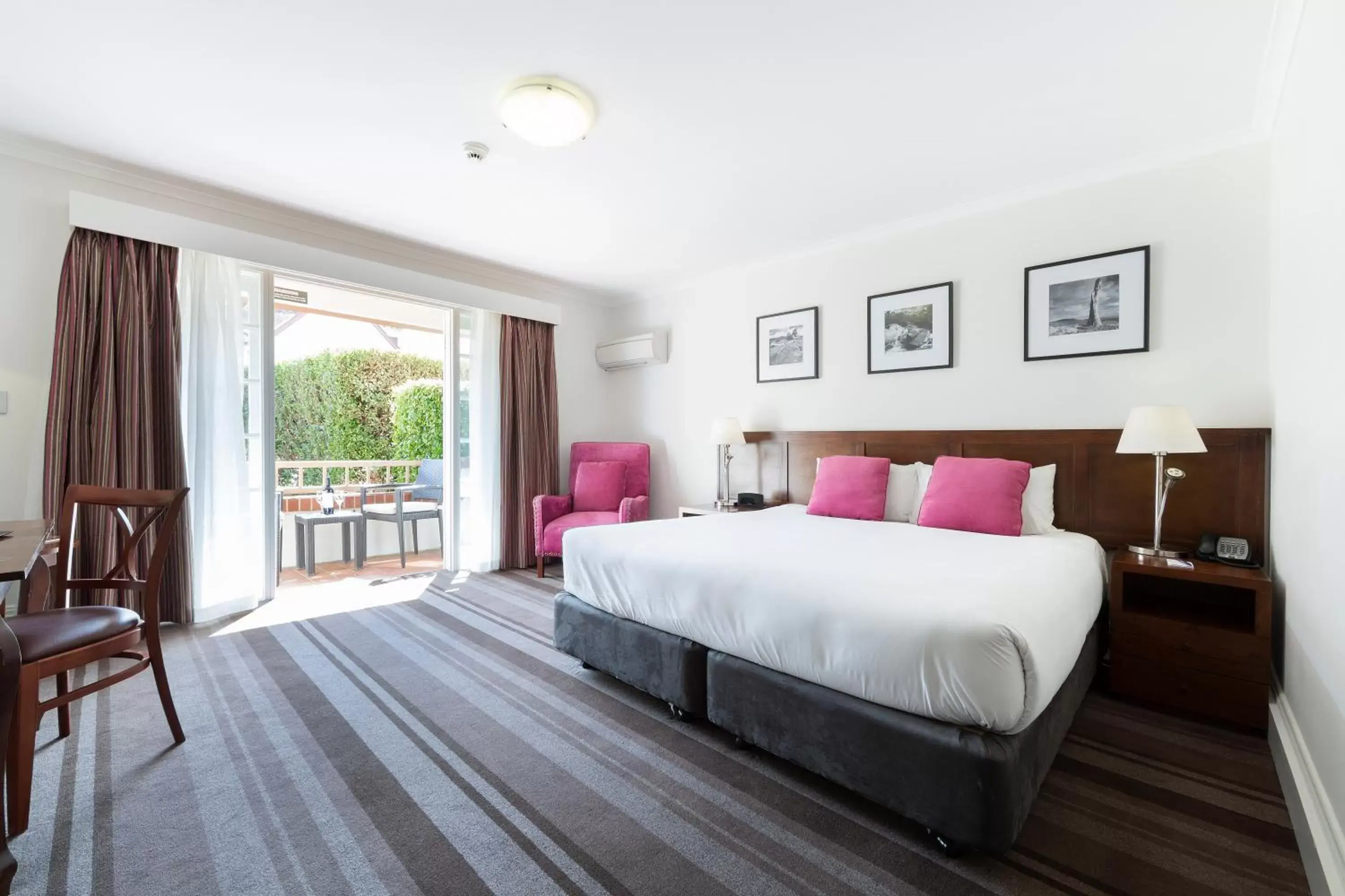 Bed in Mercure Canberra