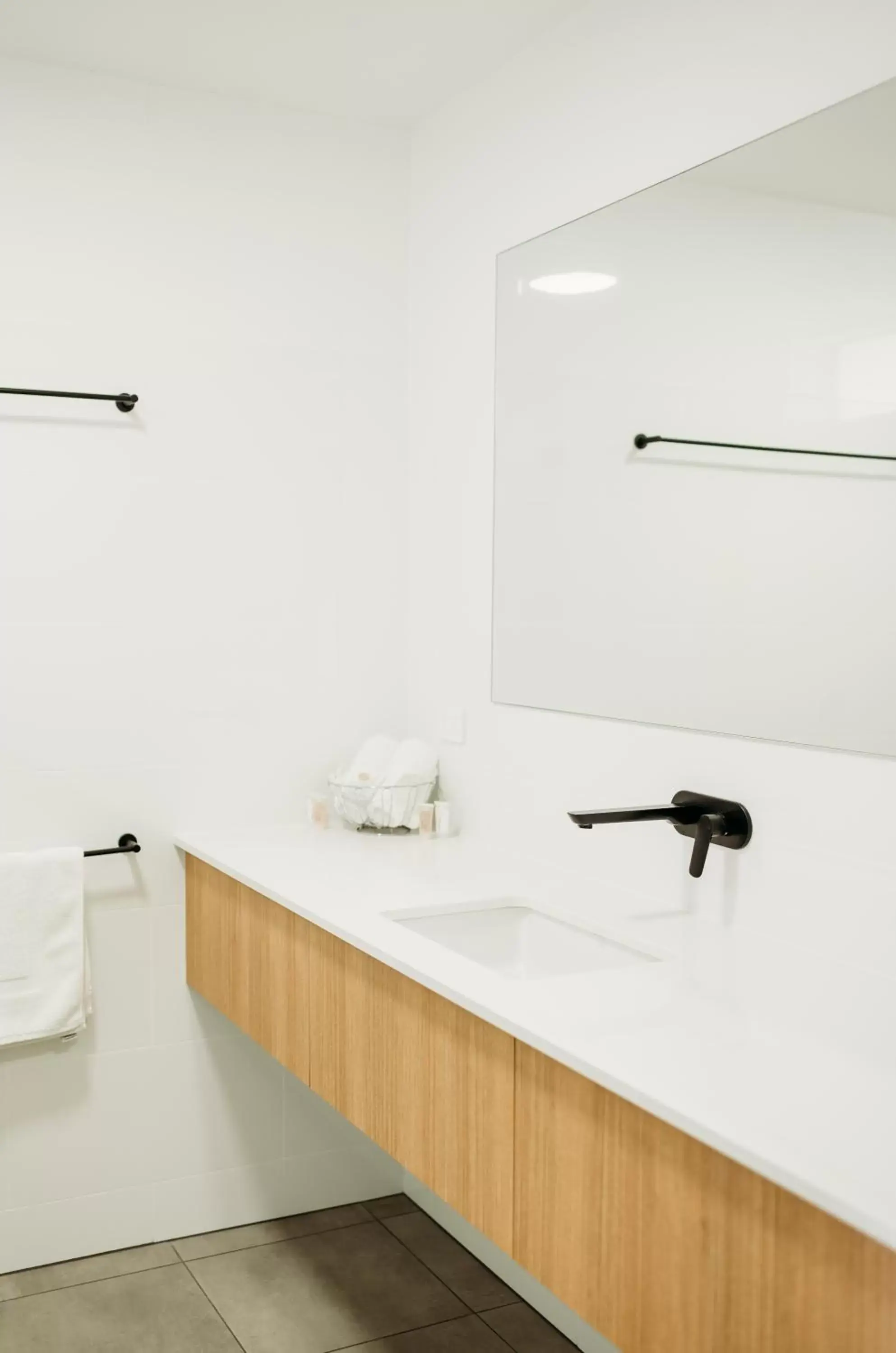 Bathroom in Ceduna Foreshore Hotel Motel
