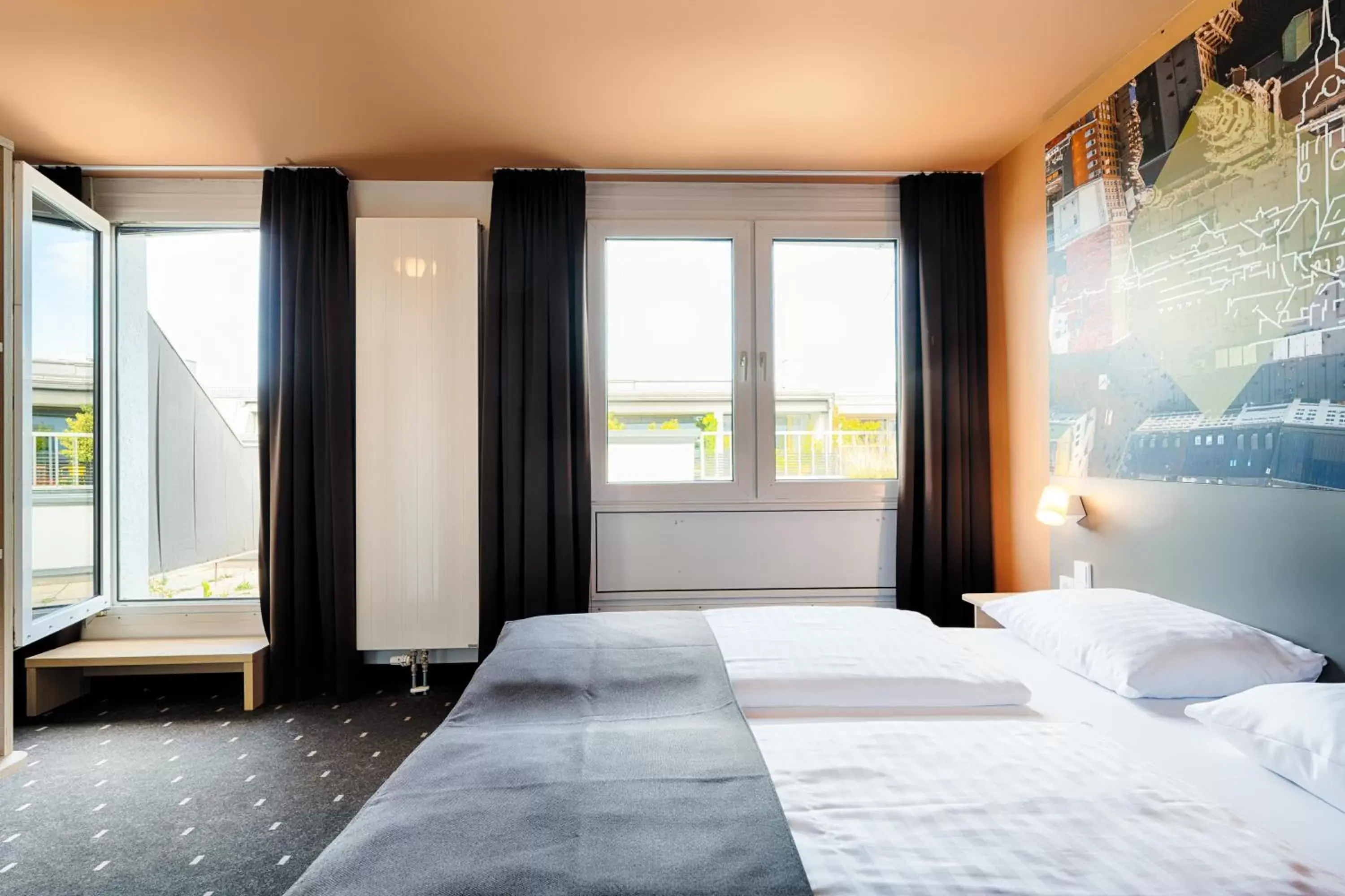 Photo of the whole room, Bed in B&B Hotel München-Hbf