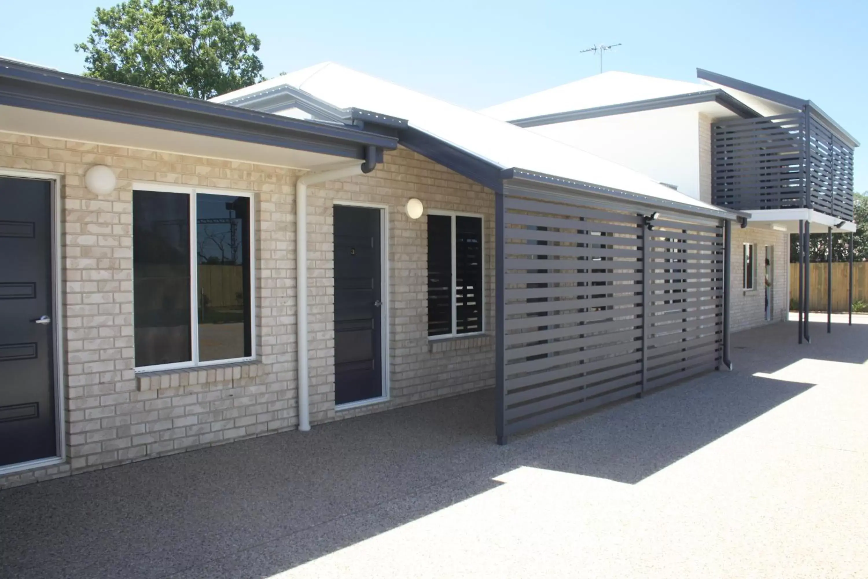 Property building, Balcony/Terrace in Emerald Park Motel