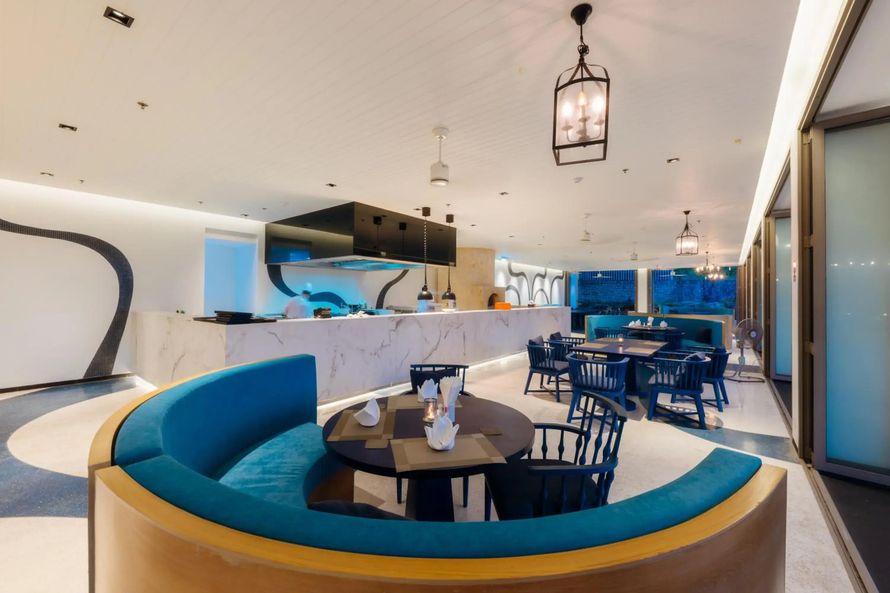 Restaurant/places to eat, Seating Area in Oceanfront Beach Resort - SHA Extra Plus