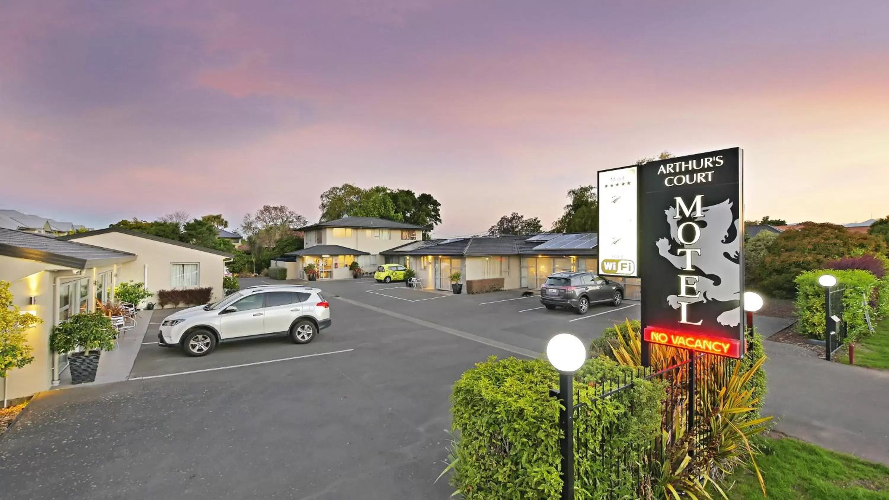 Facade/entrance, Property Building in Arthur's Court Motor Lodge