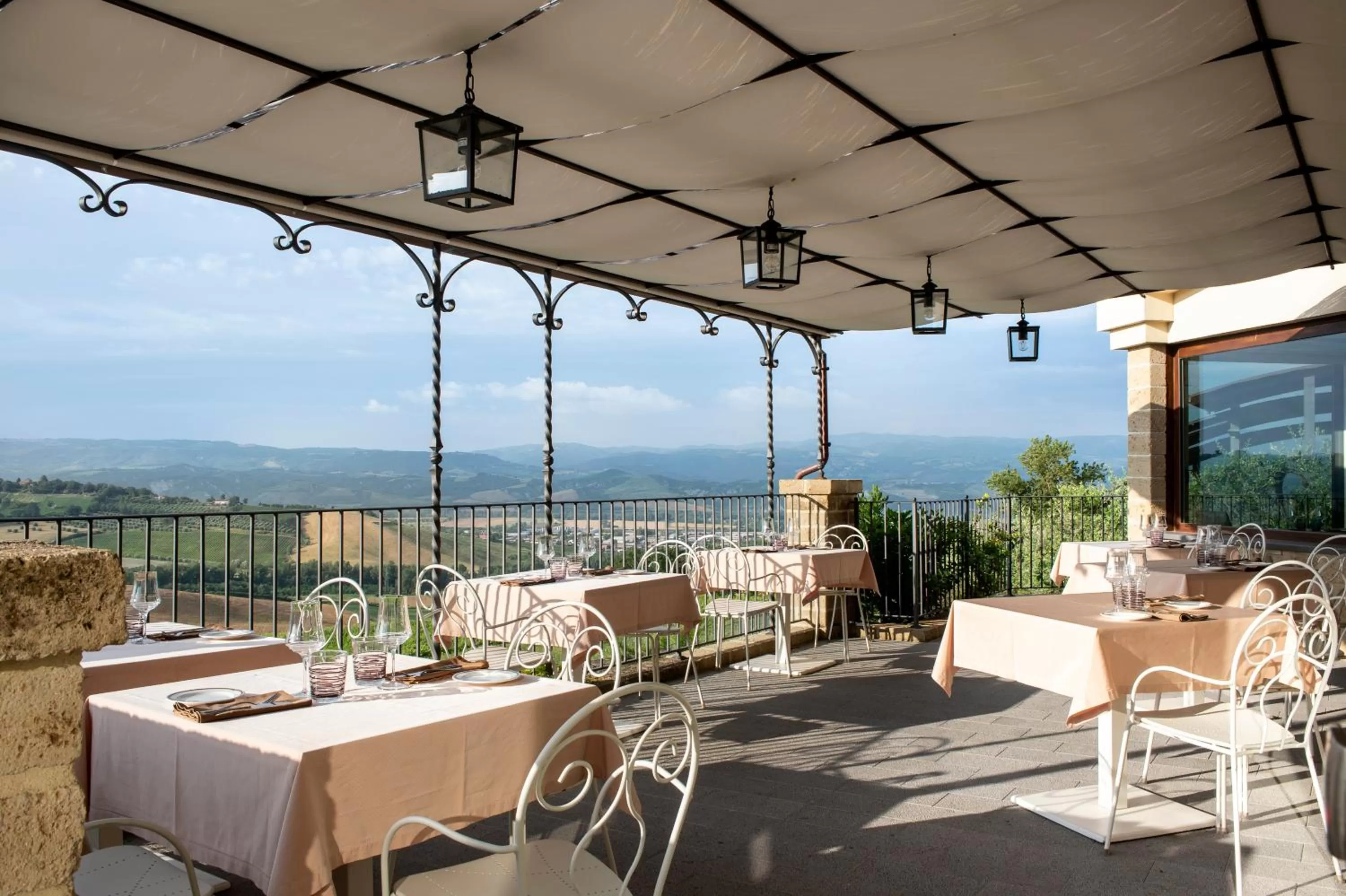 Restaurant/places to eat in Altarocca Wine Resort Adults Only