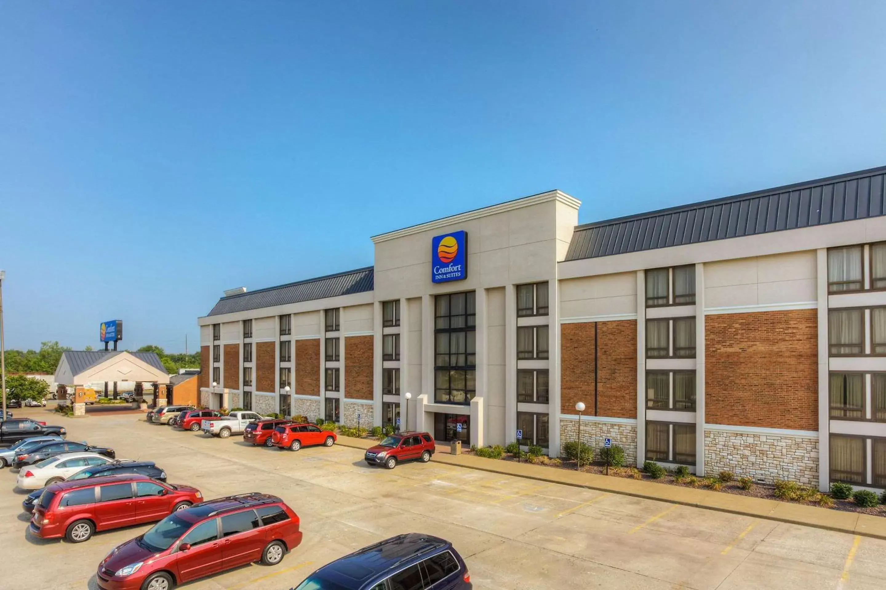 Property Building in Comfort Inn & Suites Evansville Airport