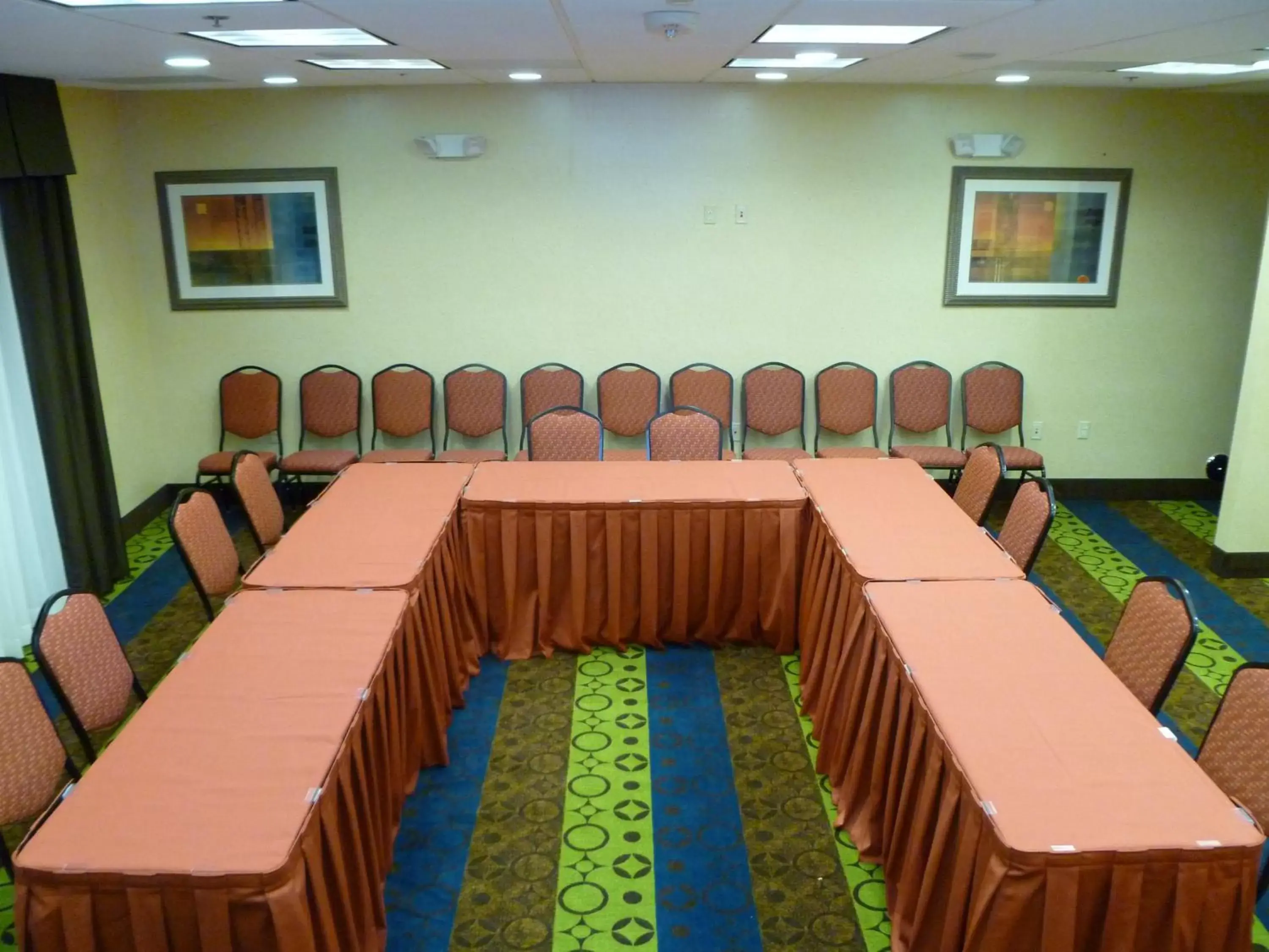 Meeting/conference room in Holiday Inn Express Hotel & Suites Twentynine Palms, an IHG Hotel