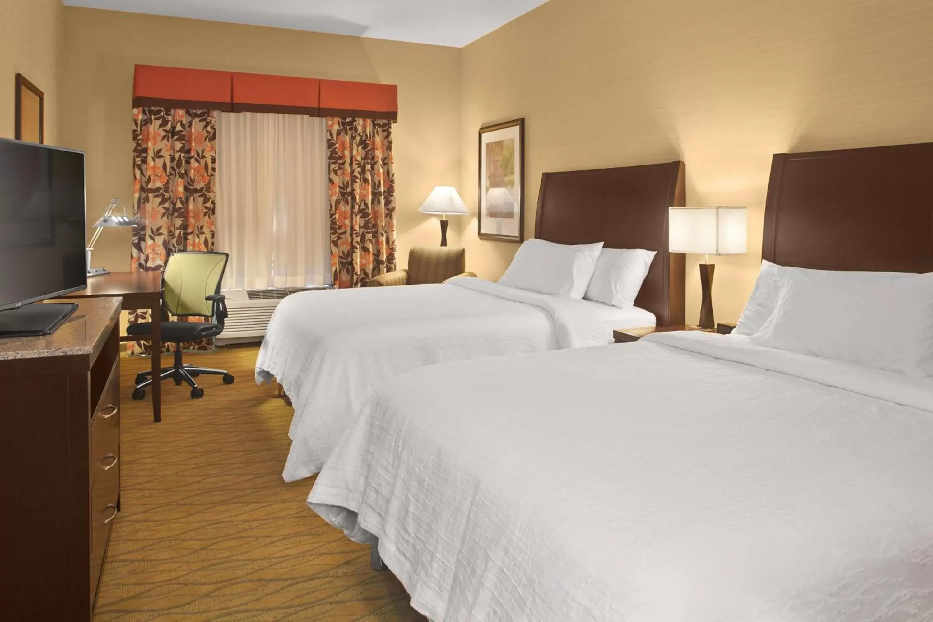 Bedroom, Bed in Hilton Garden Inn Akron