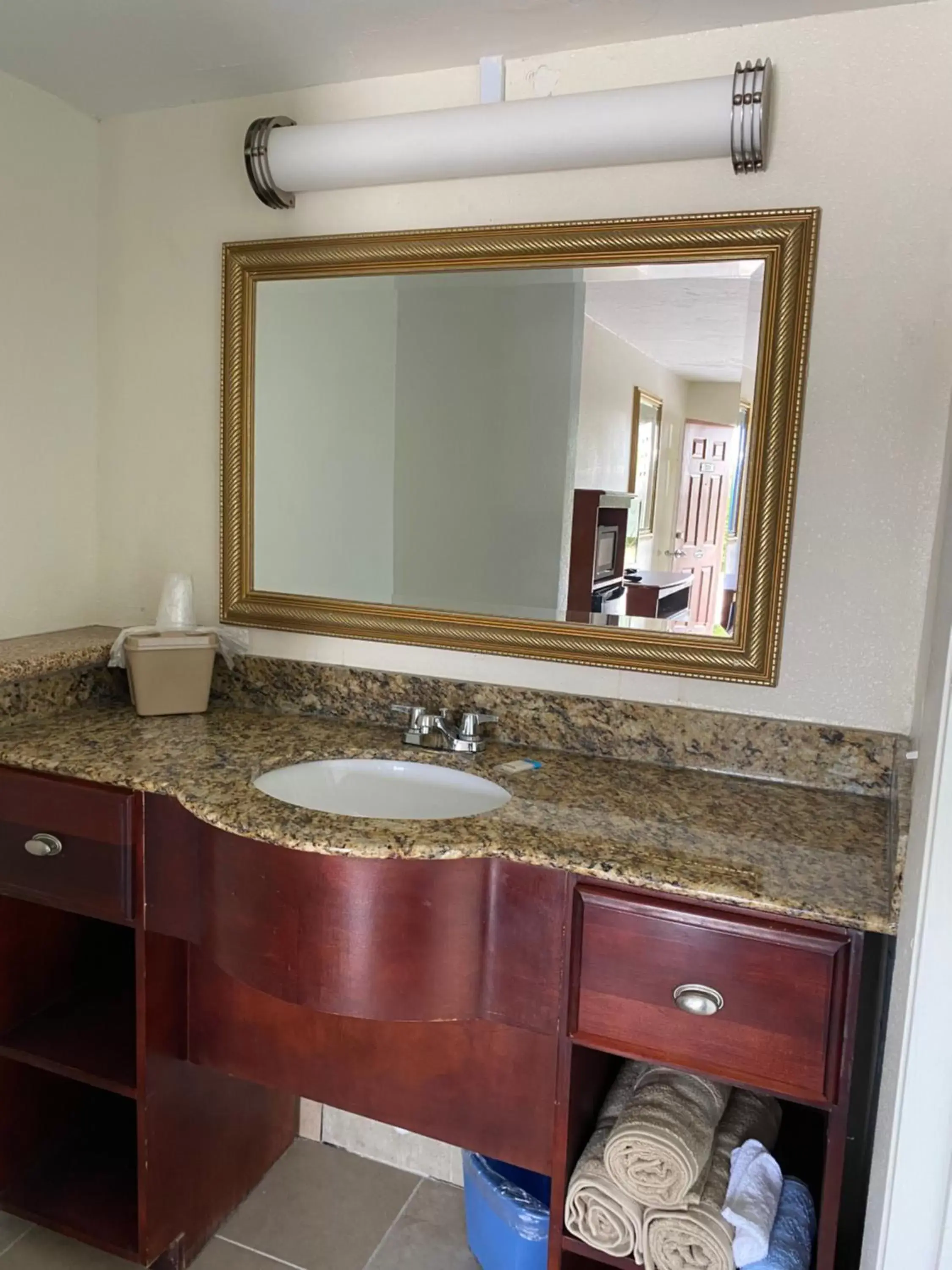 Bathroom in Jasmine Garden Inn - Lake City