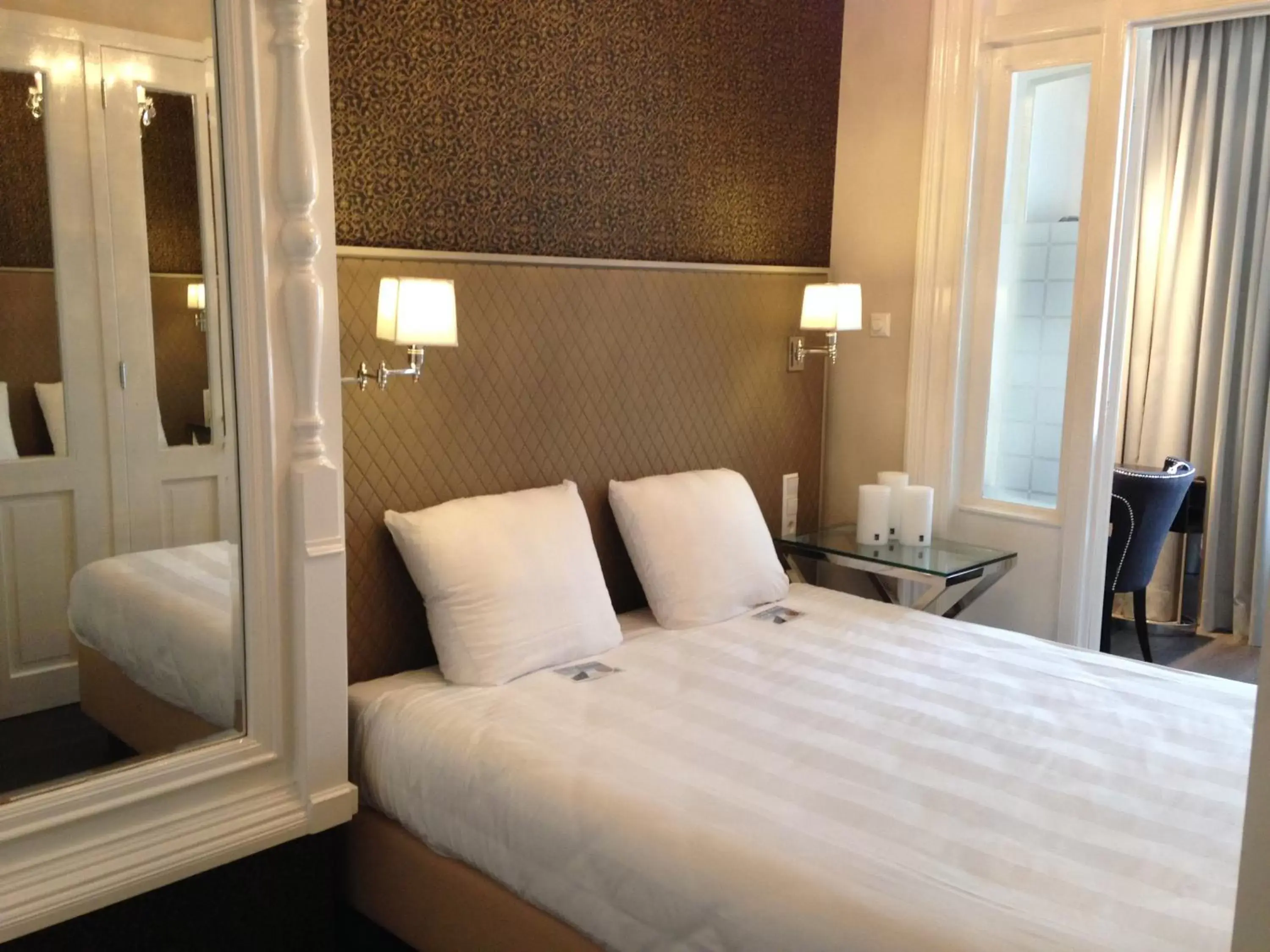 Superior Double Room in Apple Inn Hotel