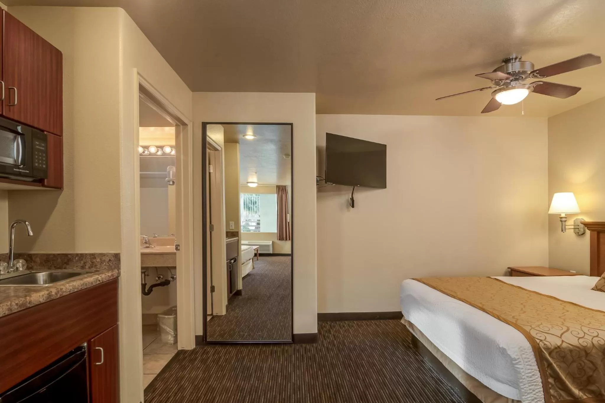 Bed in St. George Inn and Suites