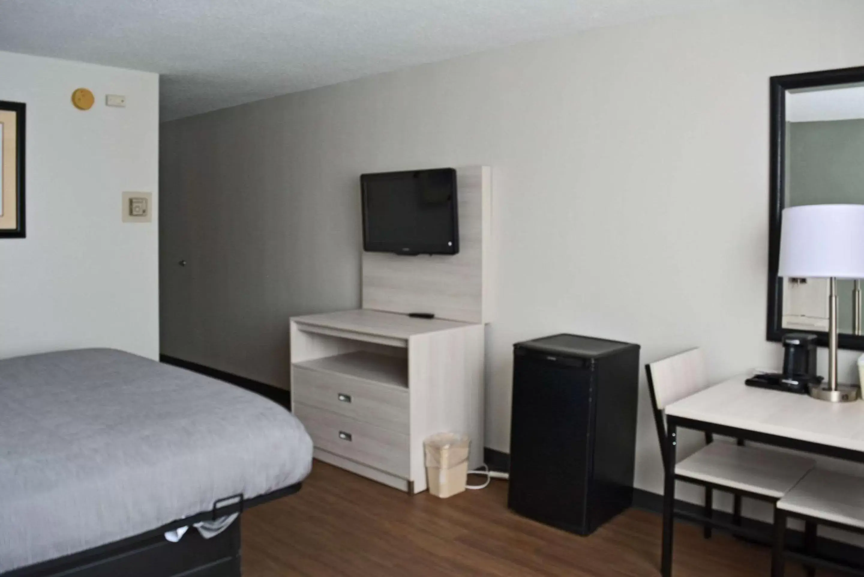 Bedroom, TV/Entertainment Center in Quality Inn & Suites East Syracuse - Carrier Circle