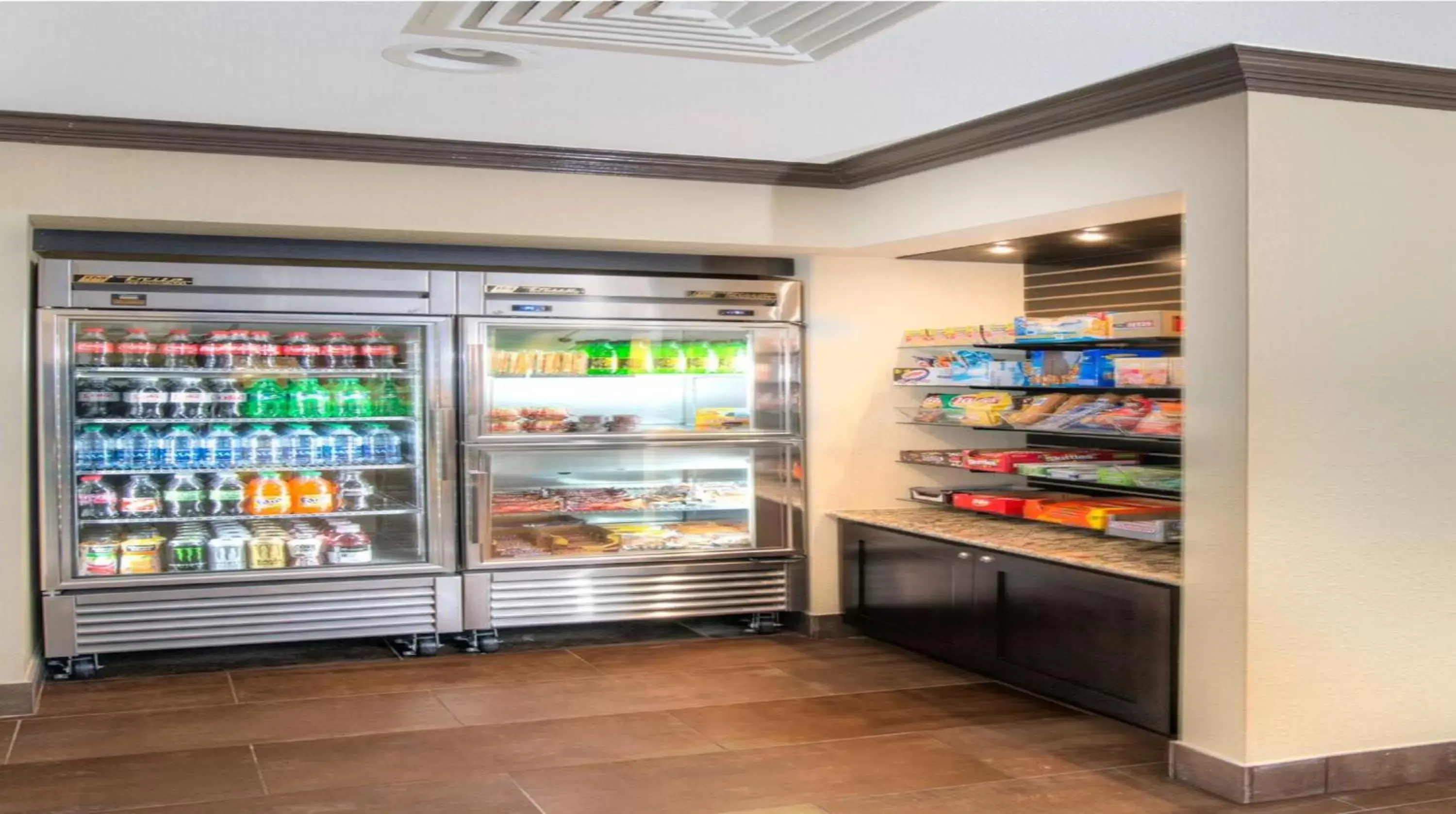 Other, Supermarket/Shops in Holiday Inn Express Hotel & Suites Chicago-Deerfield/Lincolnshire, an IHG Hotel