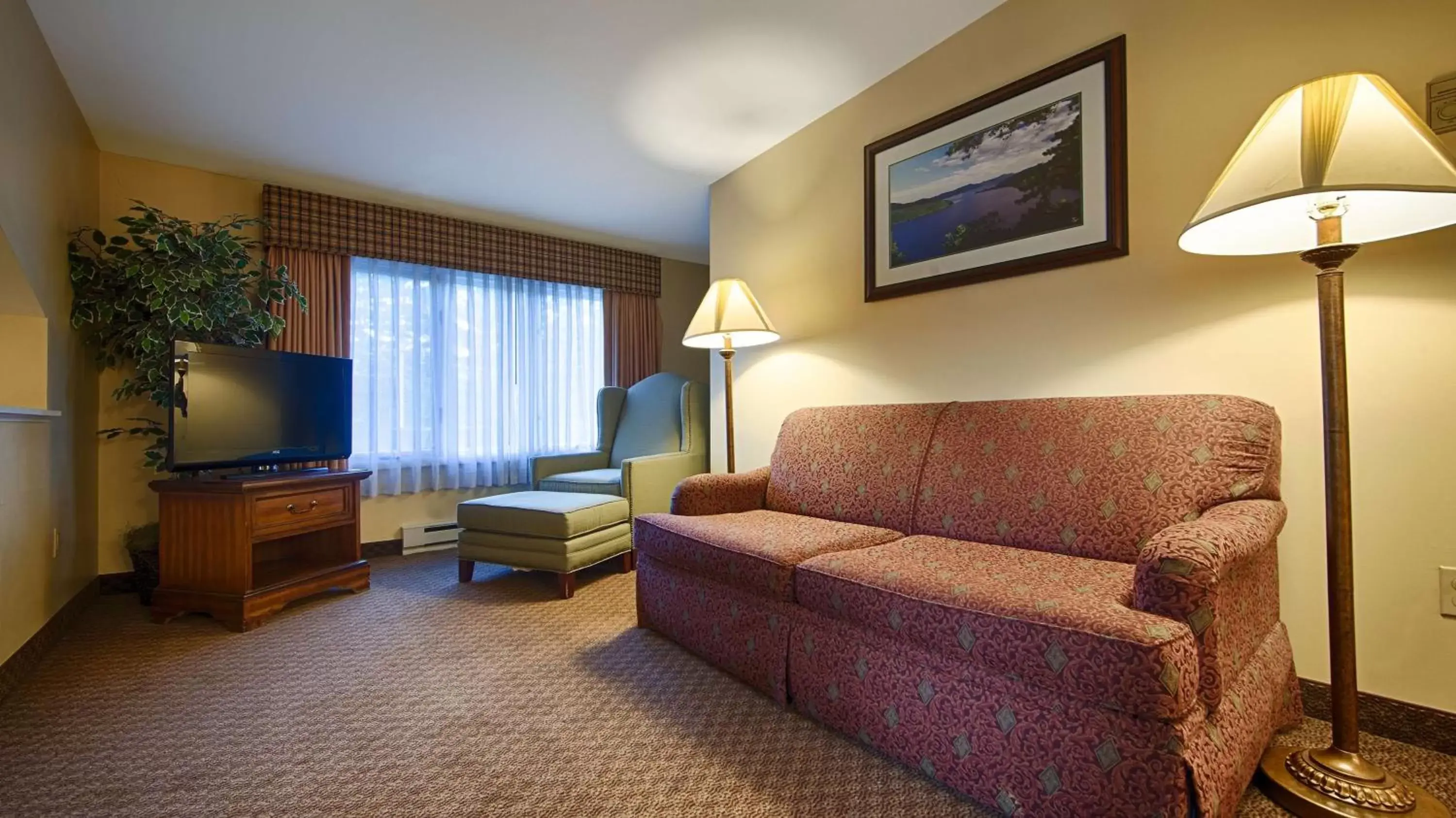 Photo of the whole room, Seating Area in Best Western of Lake George