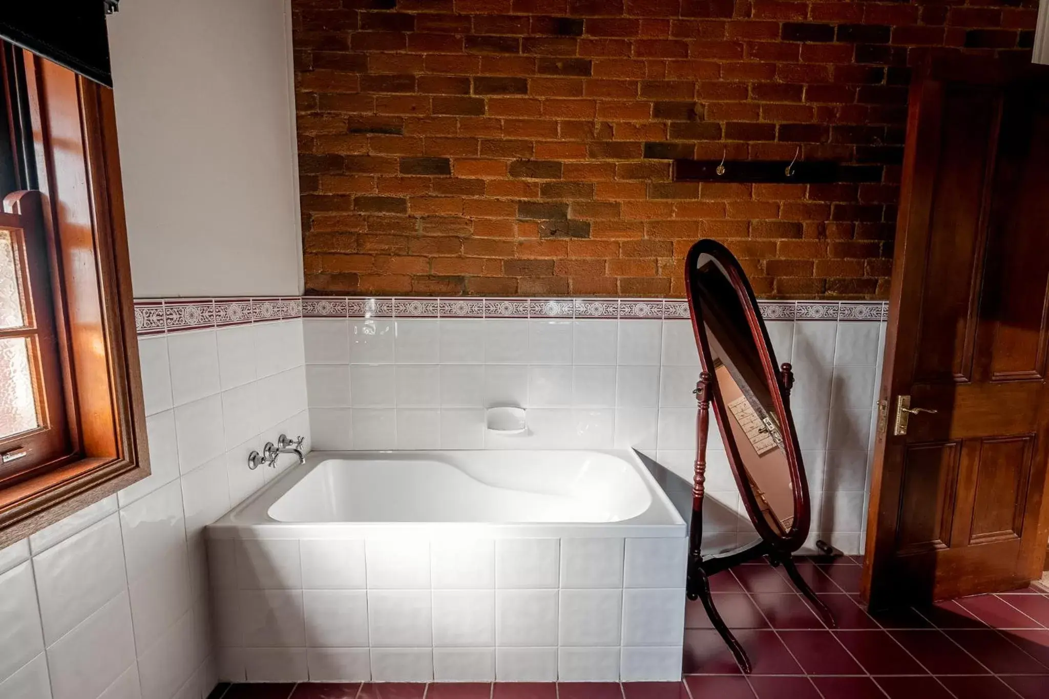 Bath, Bathroom in The Henry Parkes Tenterfield