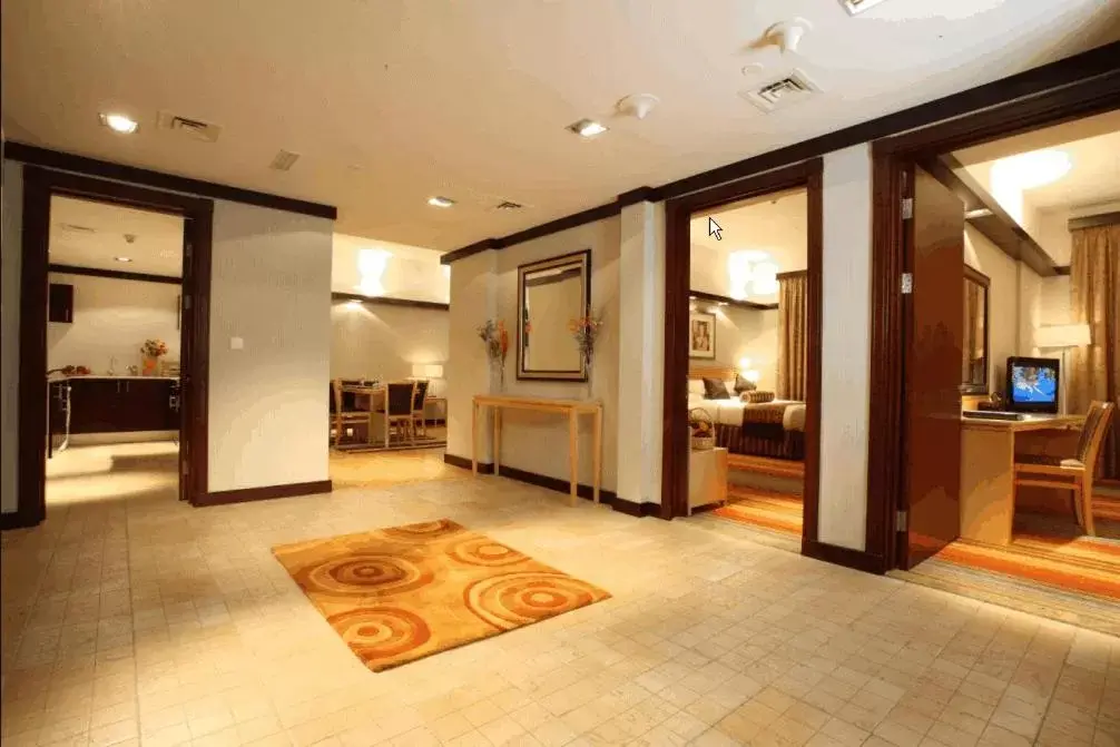 Dining area, Lobby/Reception in L'Arabia Hotel Apartments