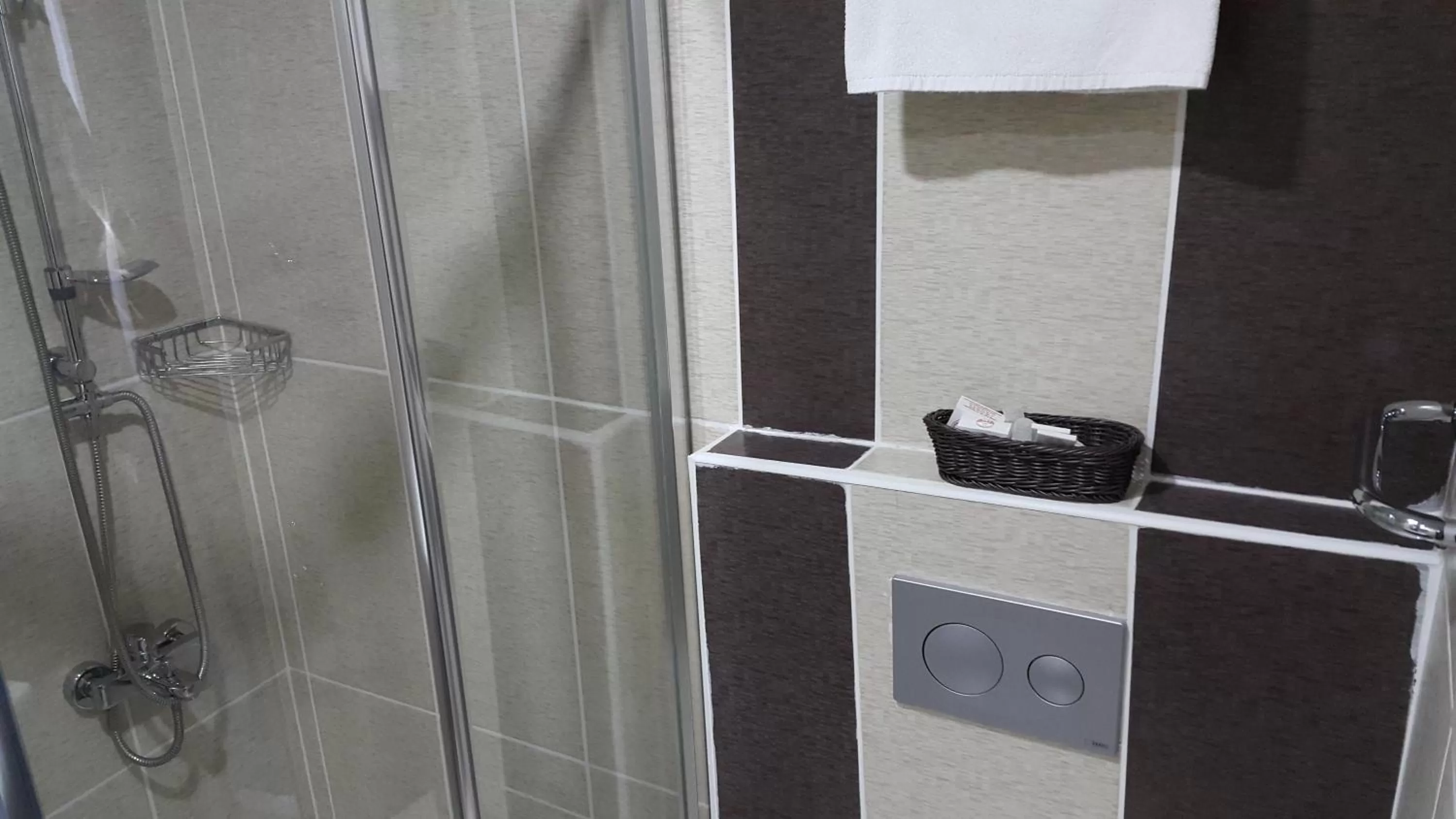 Shower in Miroglu Hotel