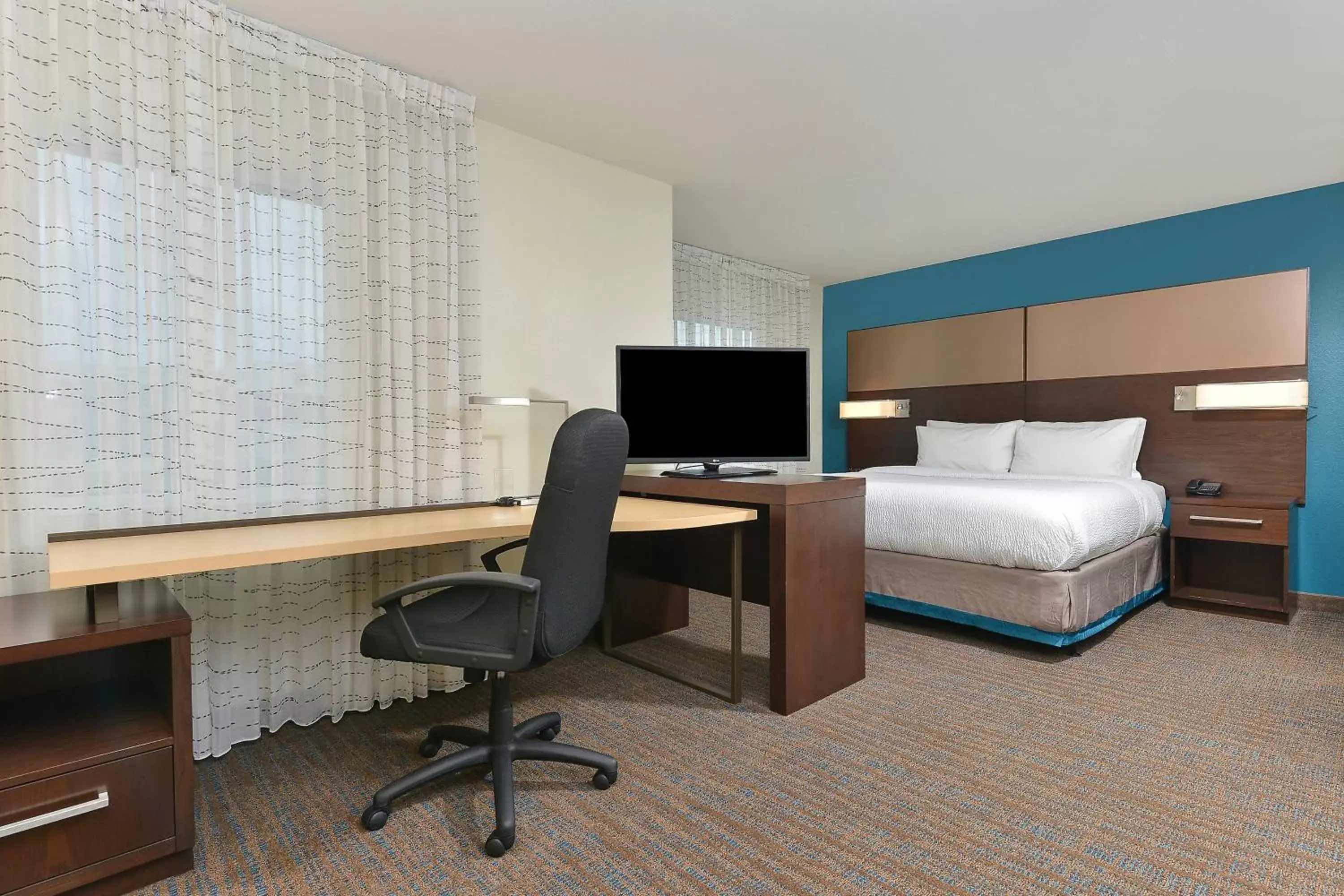 Photo of the whole room, TV/Entertainment Center in Residence Inn by Marriott Des Moines Downtown