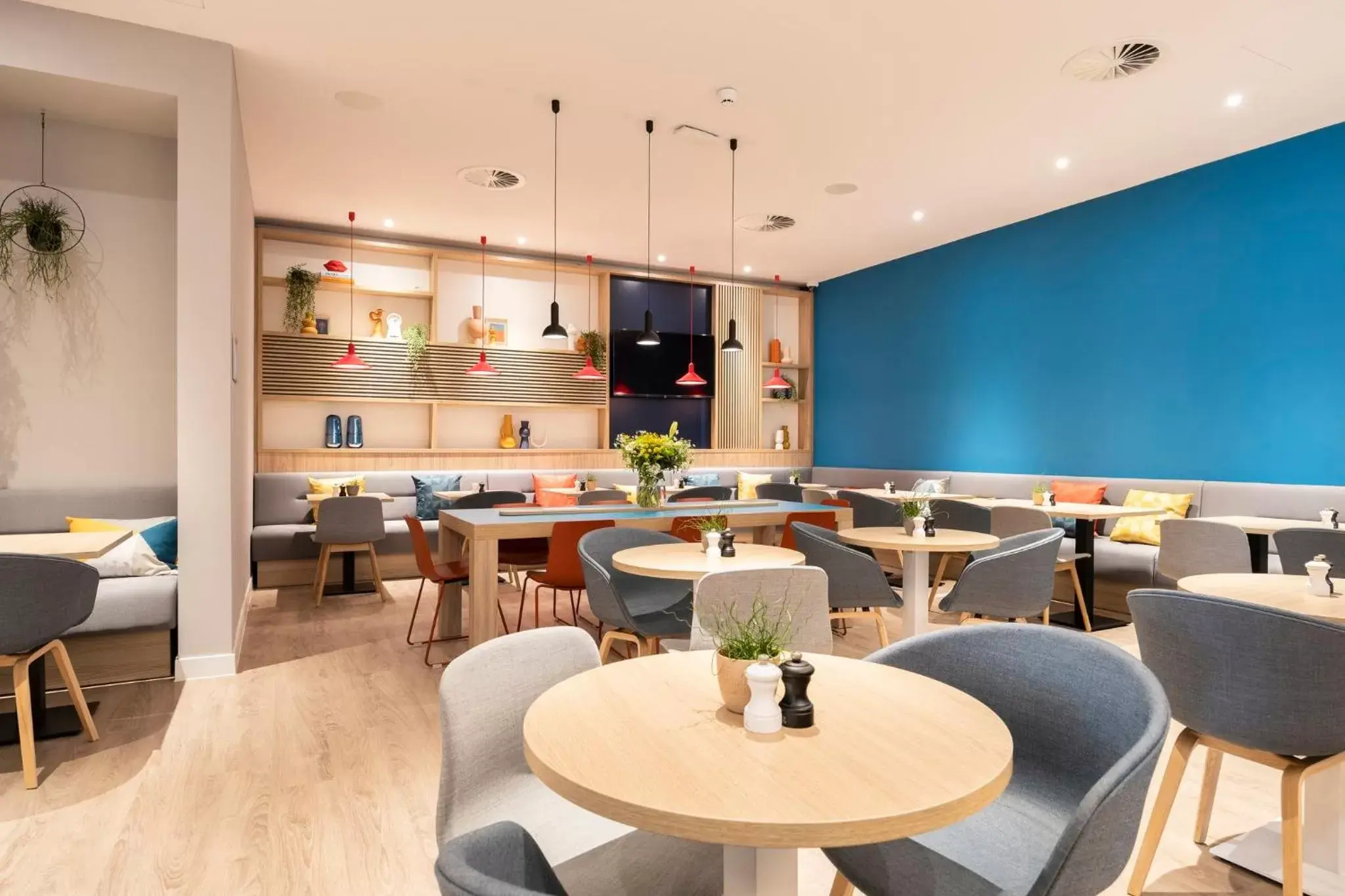 Breakfast, Restaurant/Places to Eat in Holiday Inn Express Antwerp - City Centre, an IHG Hotel