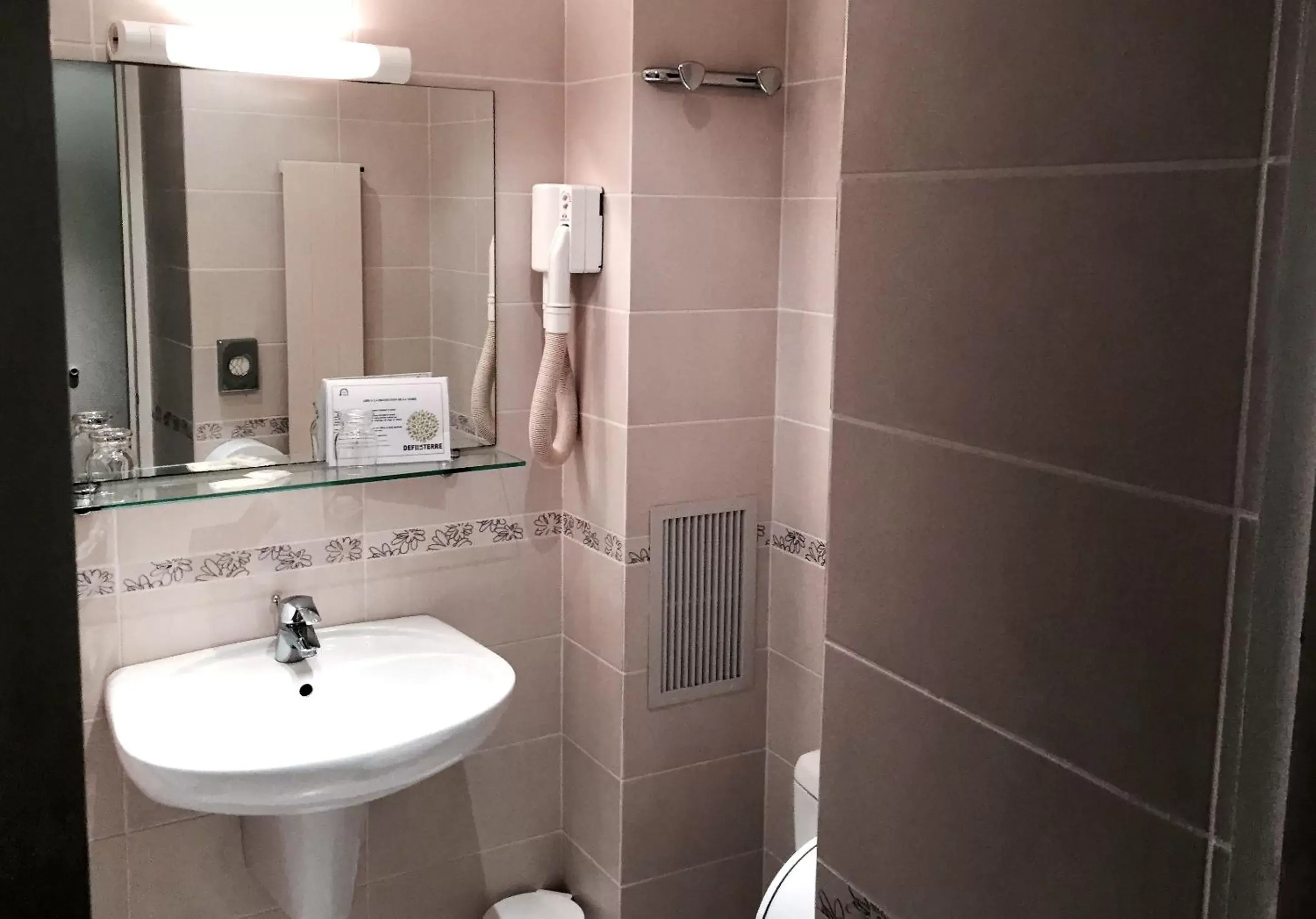 Bathroom in Hotel Le Clos d'Alésia