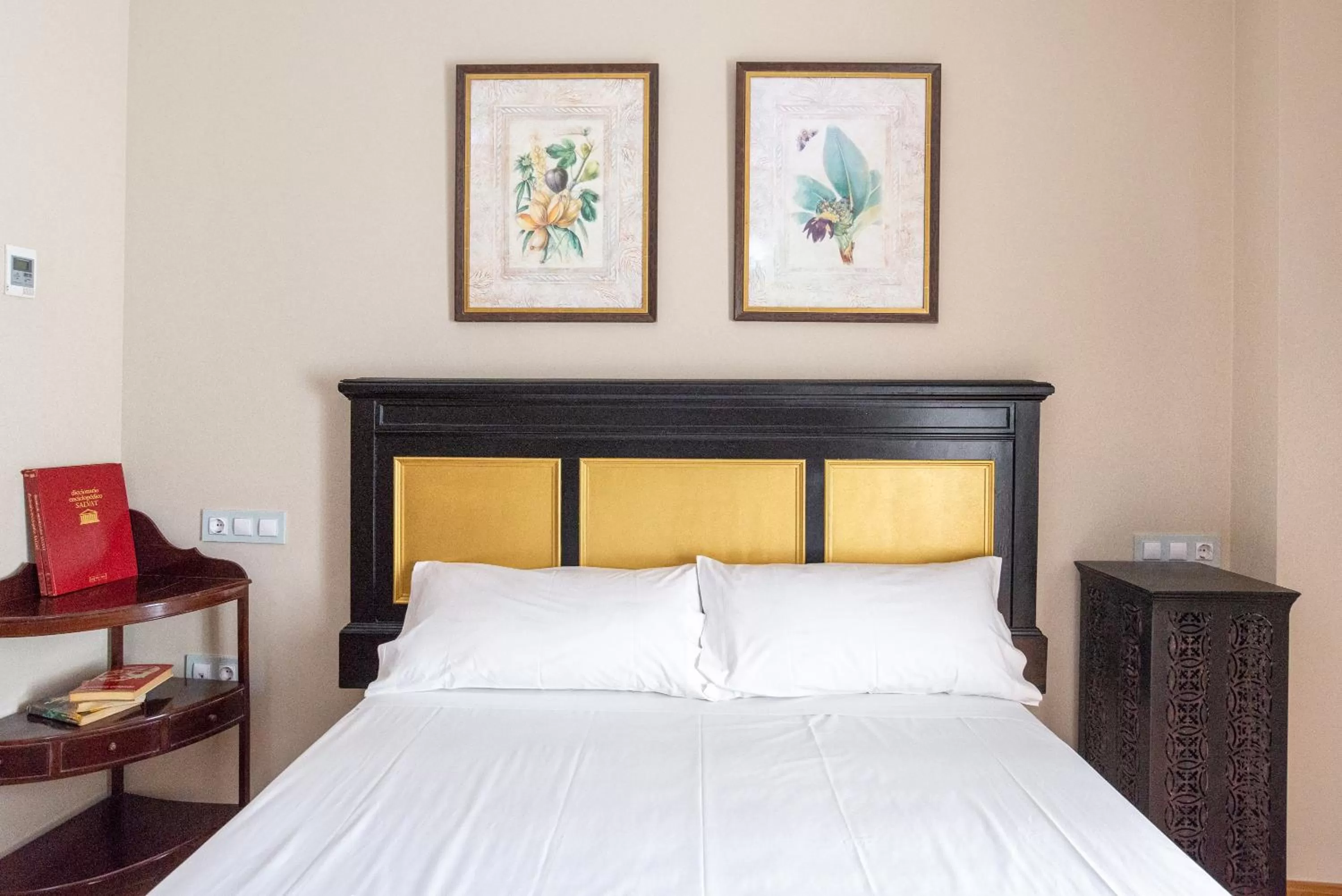 Bedroom, Bed in Hotel Albaicín