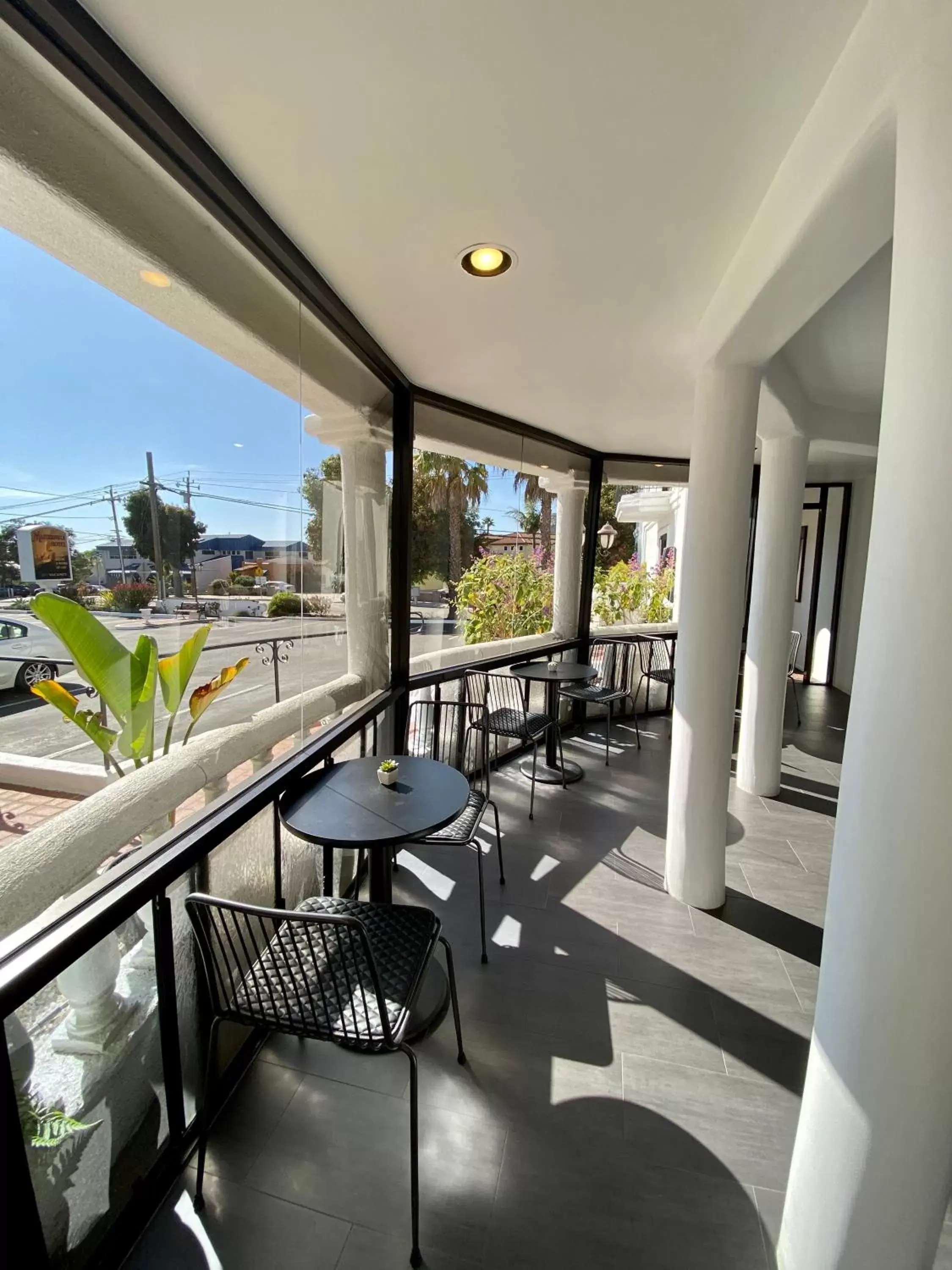 Dining area, Balcony/Terrace in Masterpiece Hotel