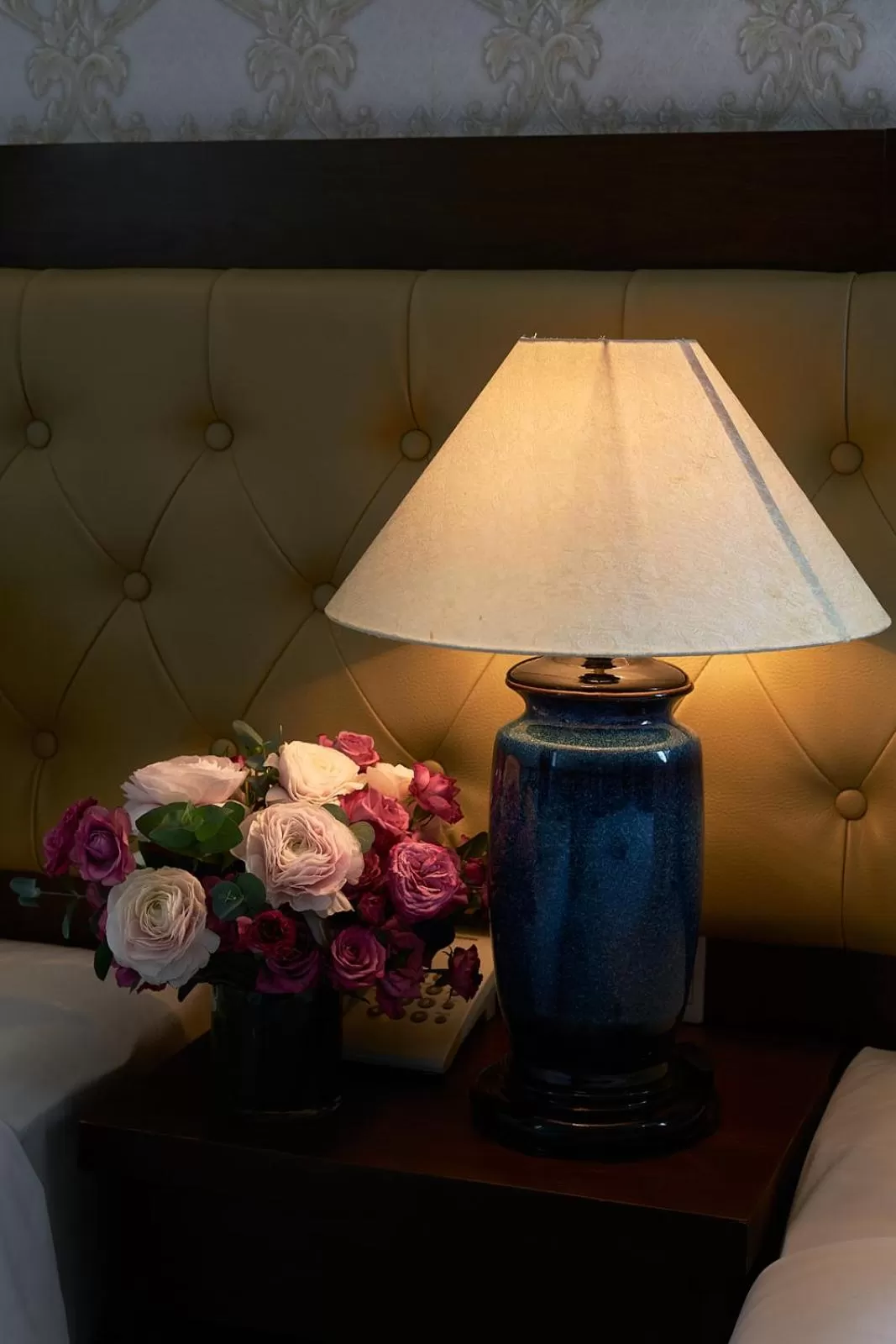 Text overlay, Bed in Boss Hotel