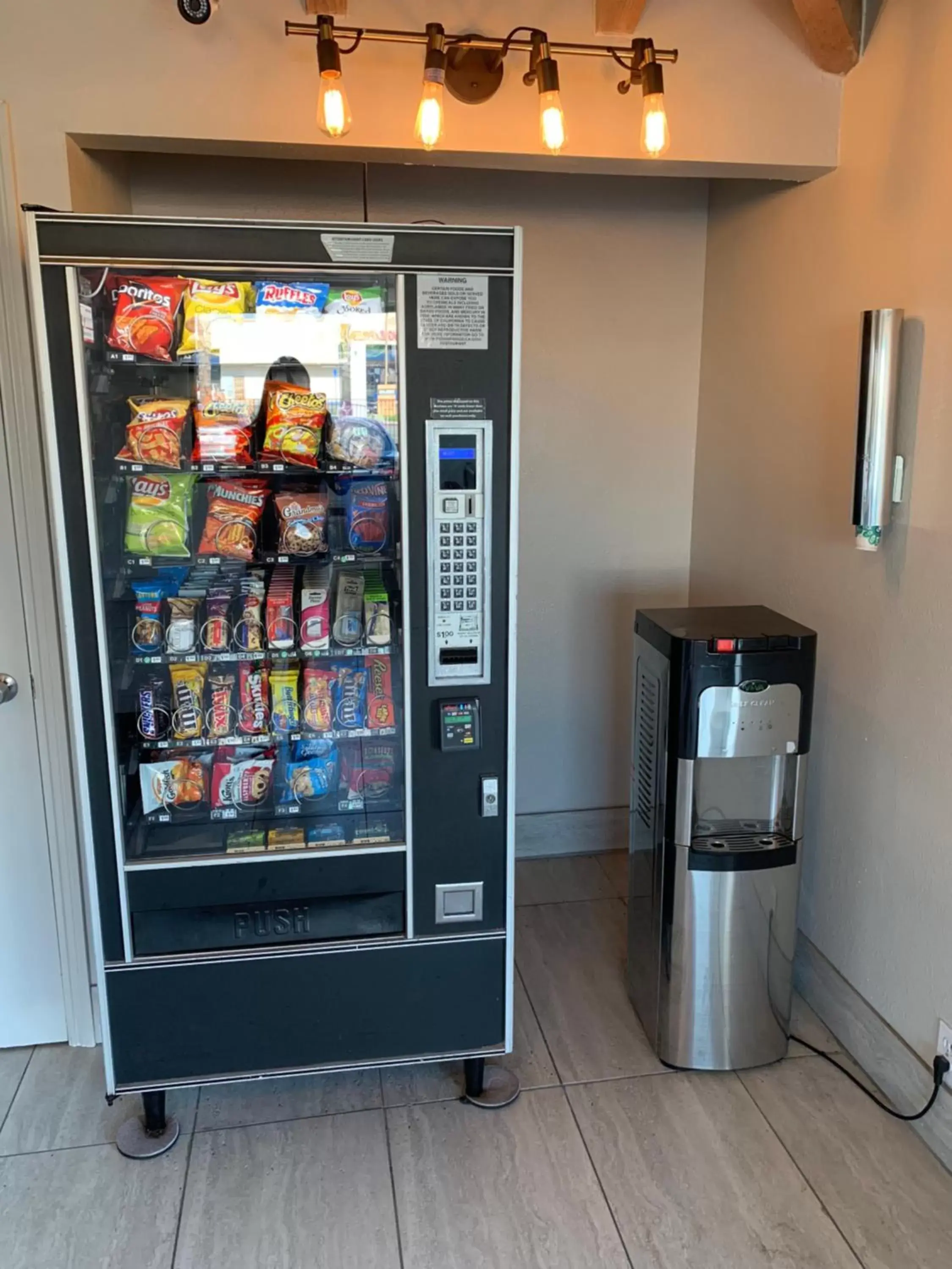 vending machine, Supermarket/Shops in Morada Inn