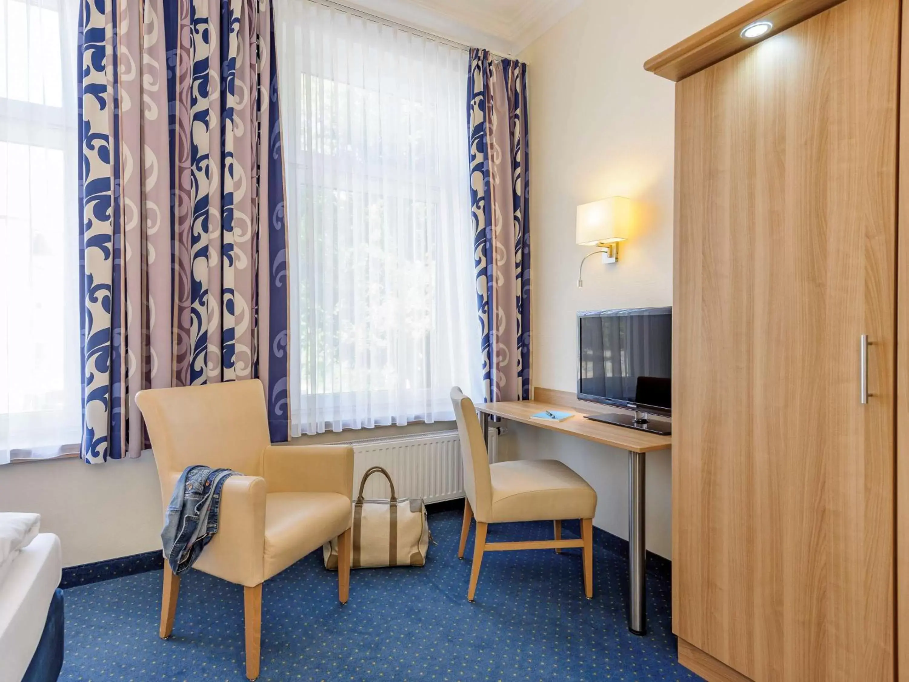 Photo of the whole room, Seating Area in Mercure Hotel Luebeck City Center