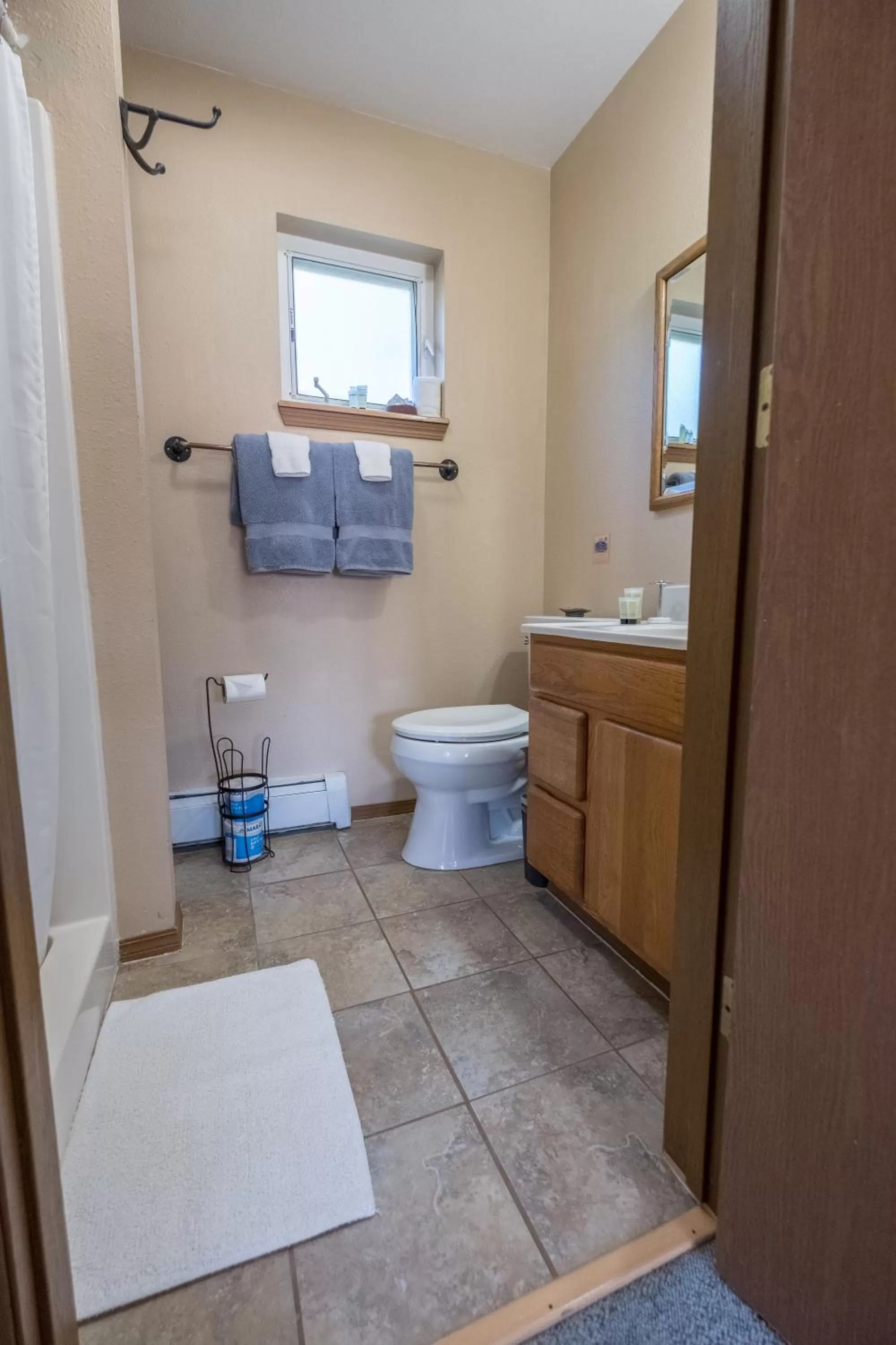Bathroom in Bay Avenue Inn
