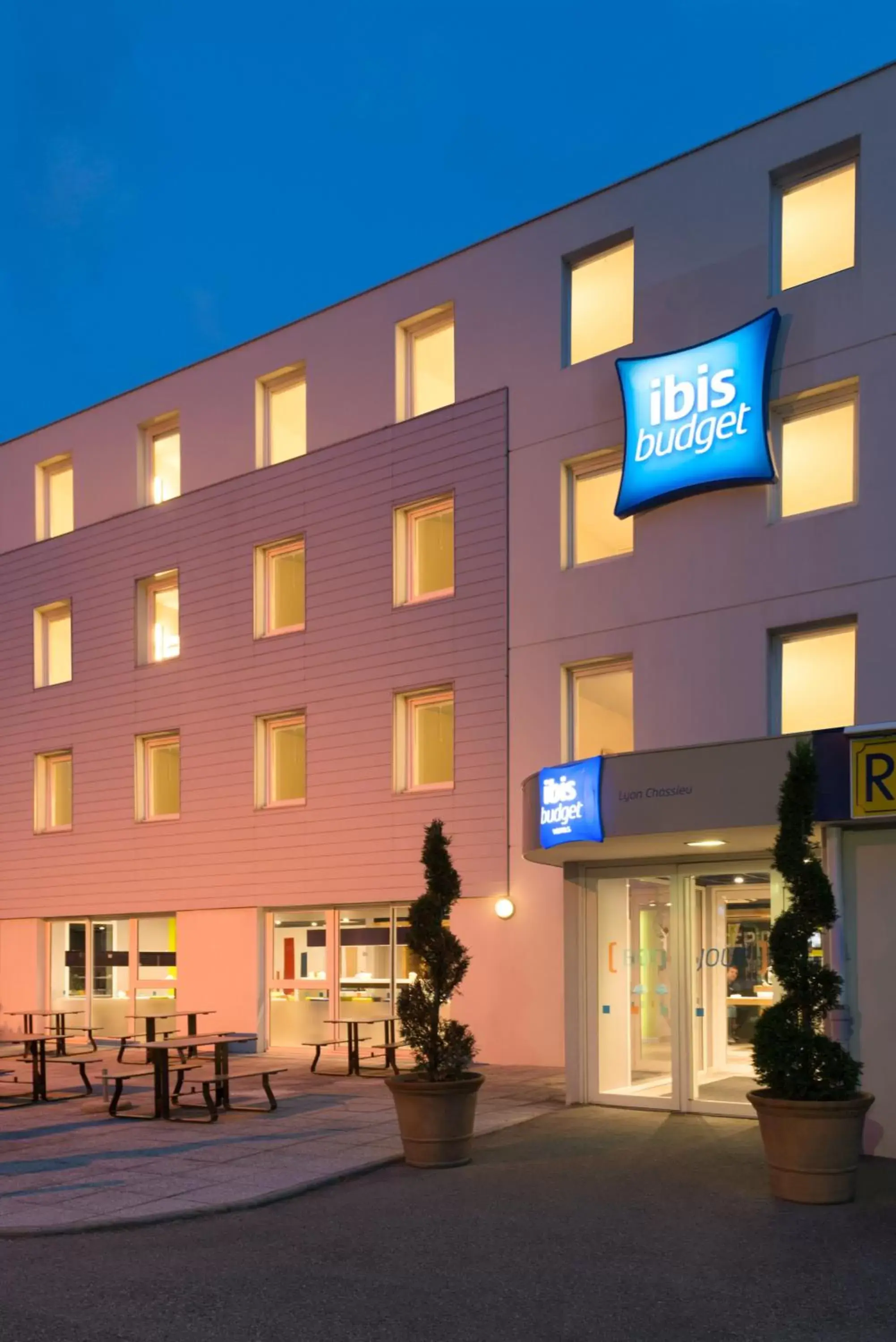 Facade/entrance, Property Building in Hotel Ibis Budget Lyon Eurexpo -