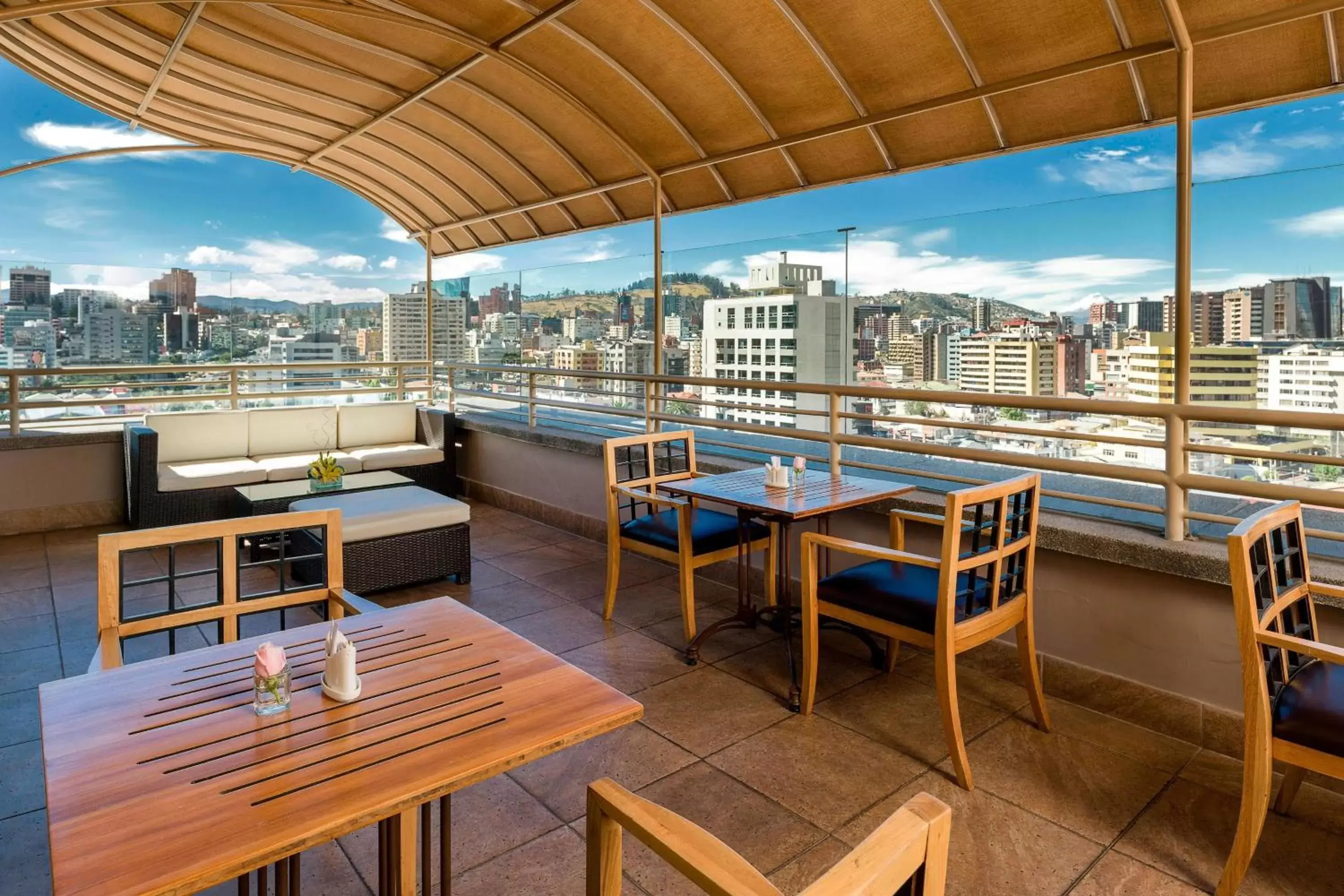 Lounge or bar in JW Marriott Quito