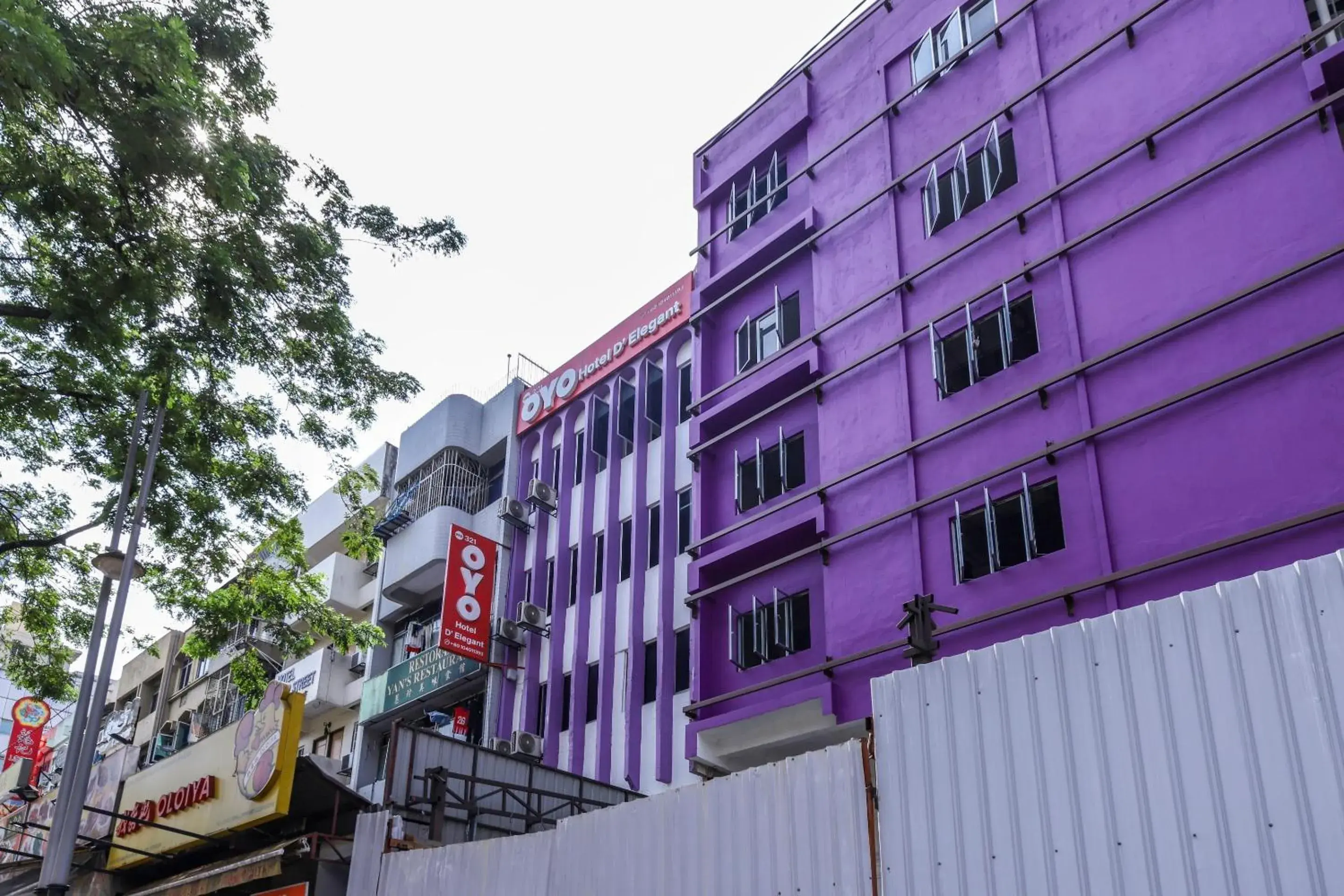 Facade/entrance, Property Building in OYO 321 Hotel D'Elegant