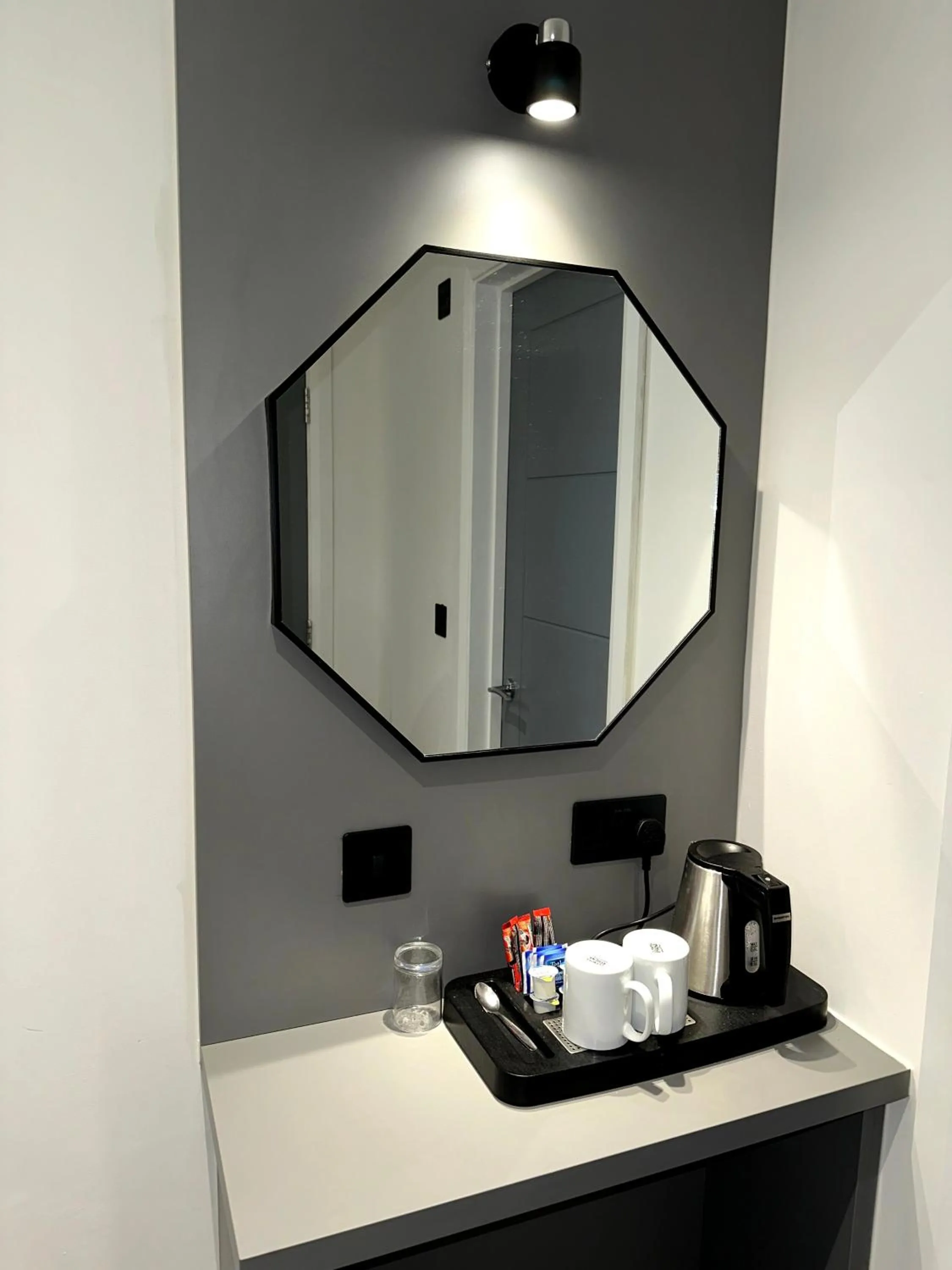 Coffee/tea facilities in Gainsborough Lodge