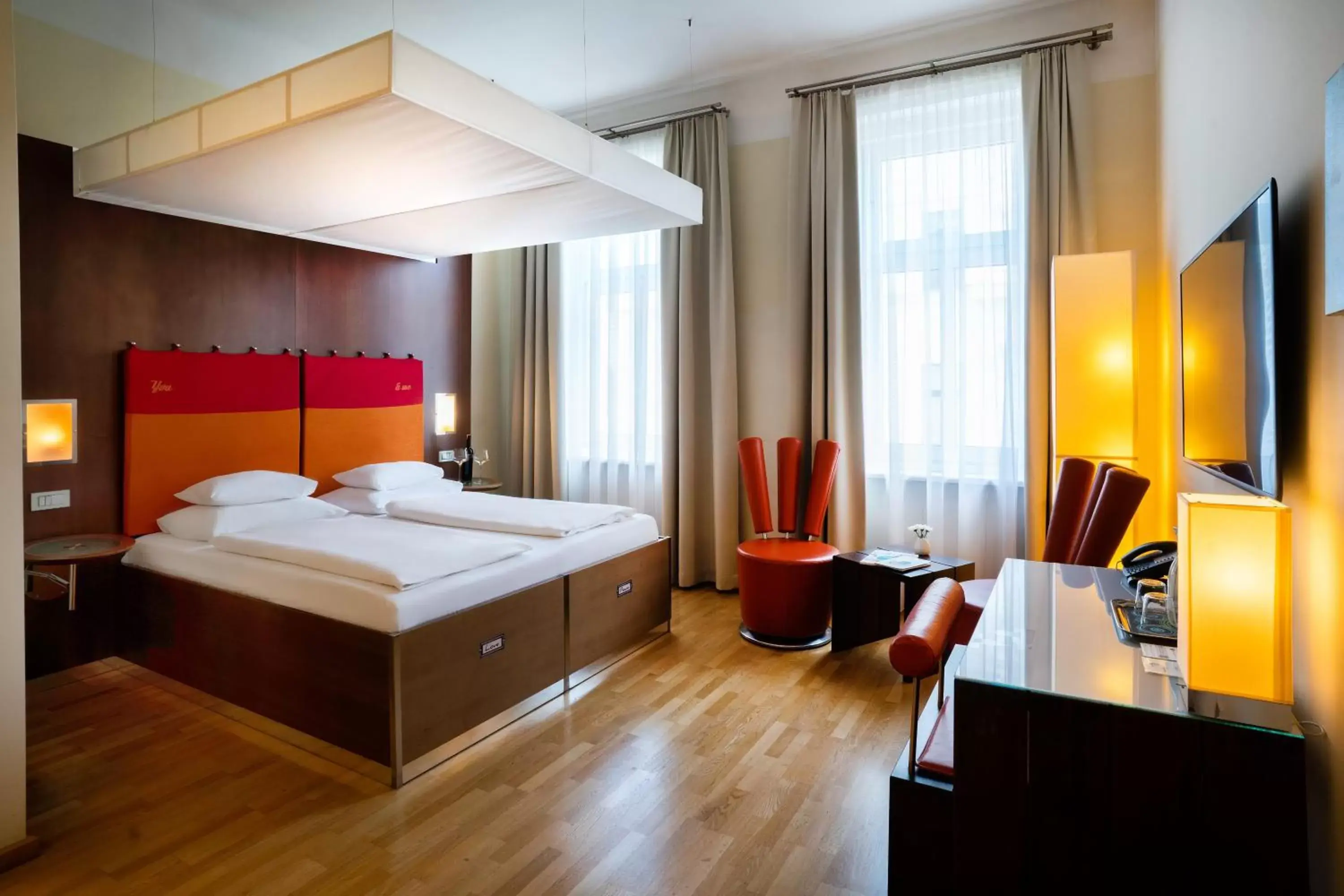 Photo of the whole room, Bed in Hotel Rathaus - Wein & Design