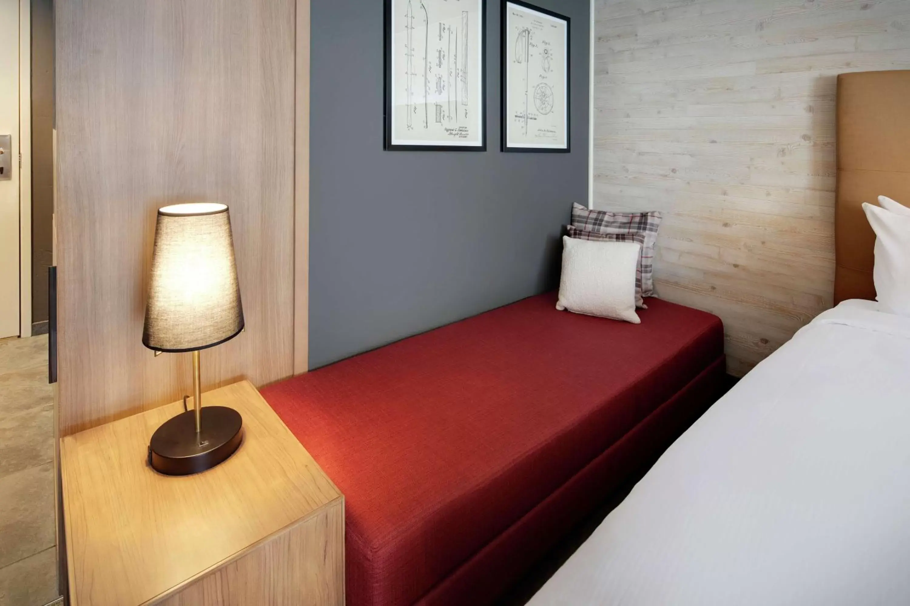 Living room, Bed in Highline Vail - a DoubleTree by Hilton