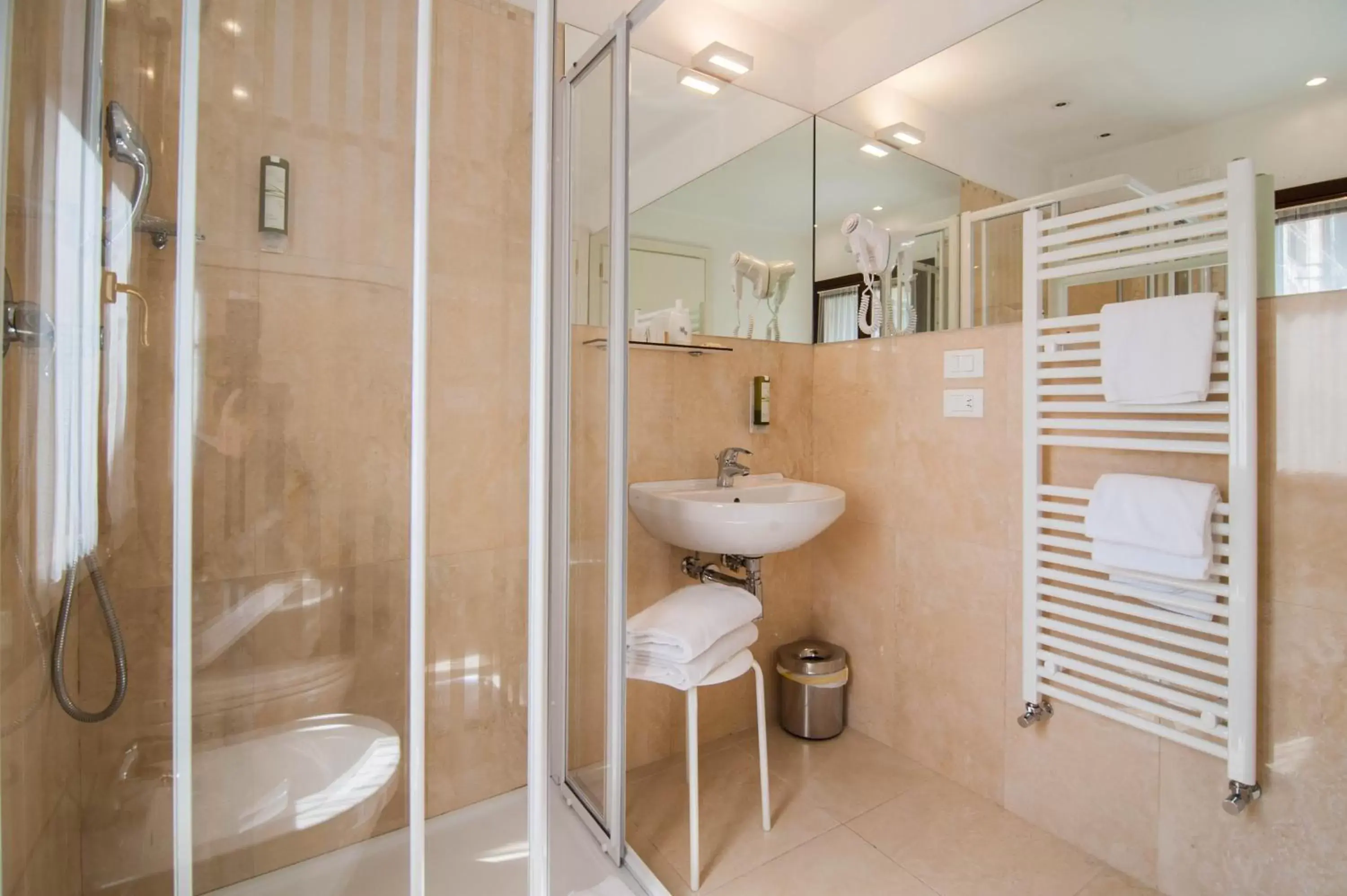 Shower, Bathroom in Leone Hotel