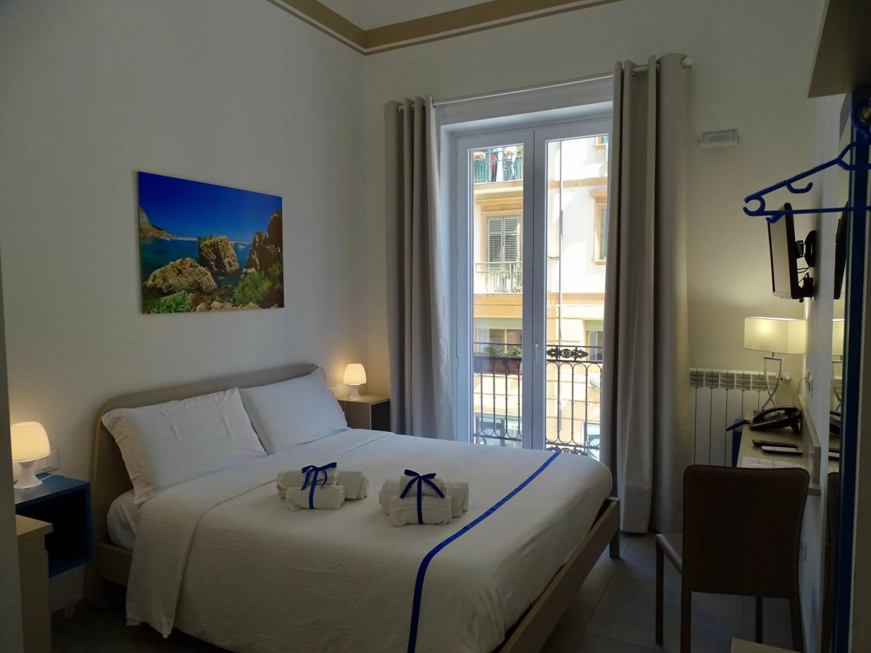 View (from property/room), Bed in Le Quattro Stagioni - Rooms & Suites