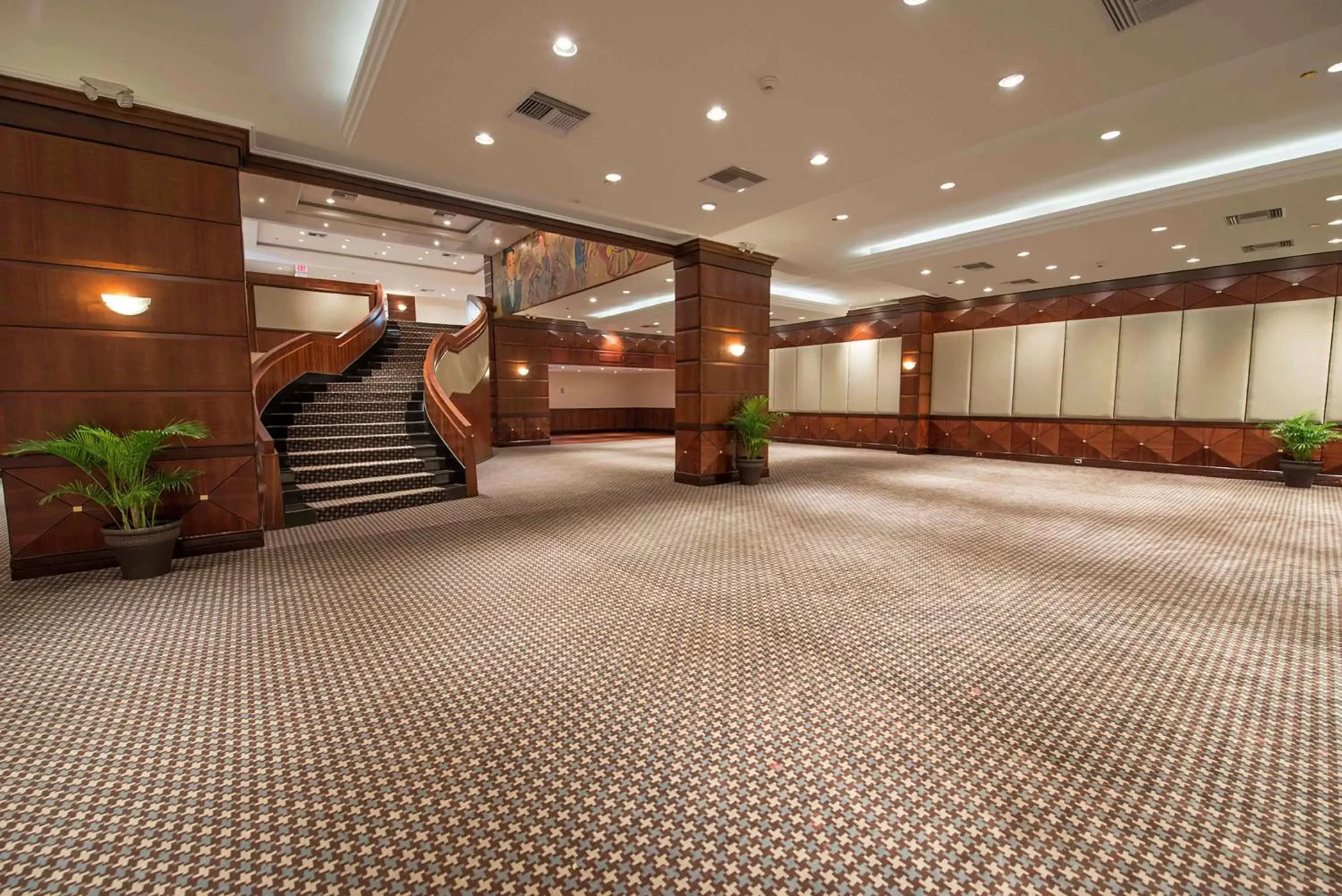 Meeting/conference room, Lobby/Reception in Hilton Colon Guayaquil Hotel