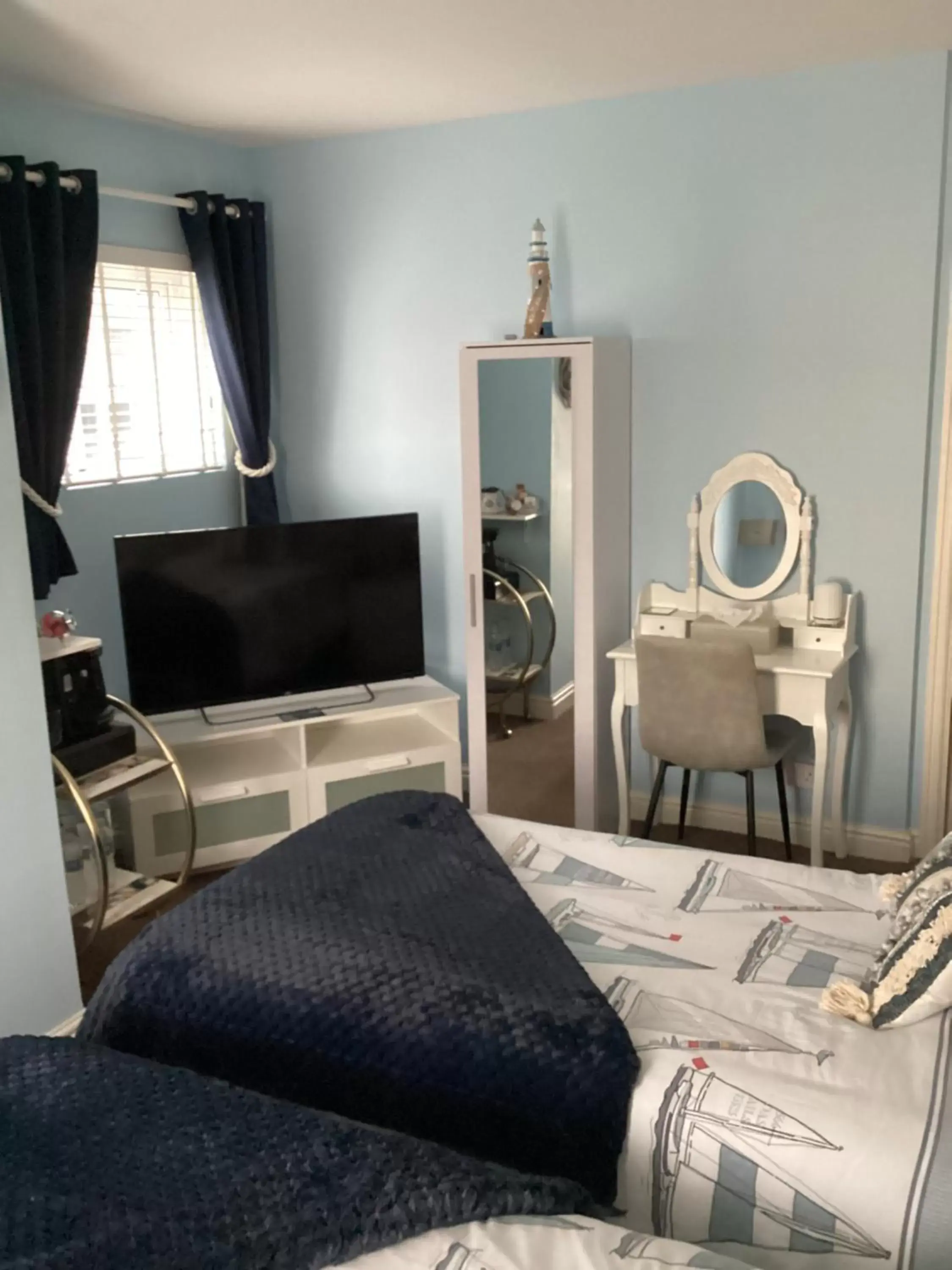 Bedroom, Seating Area in By the Seaside