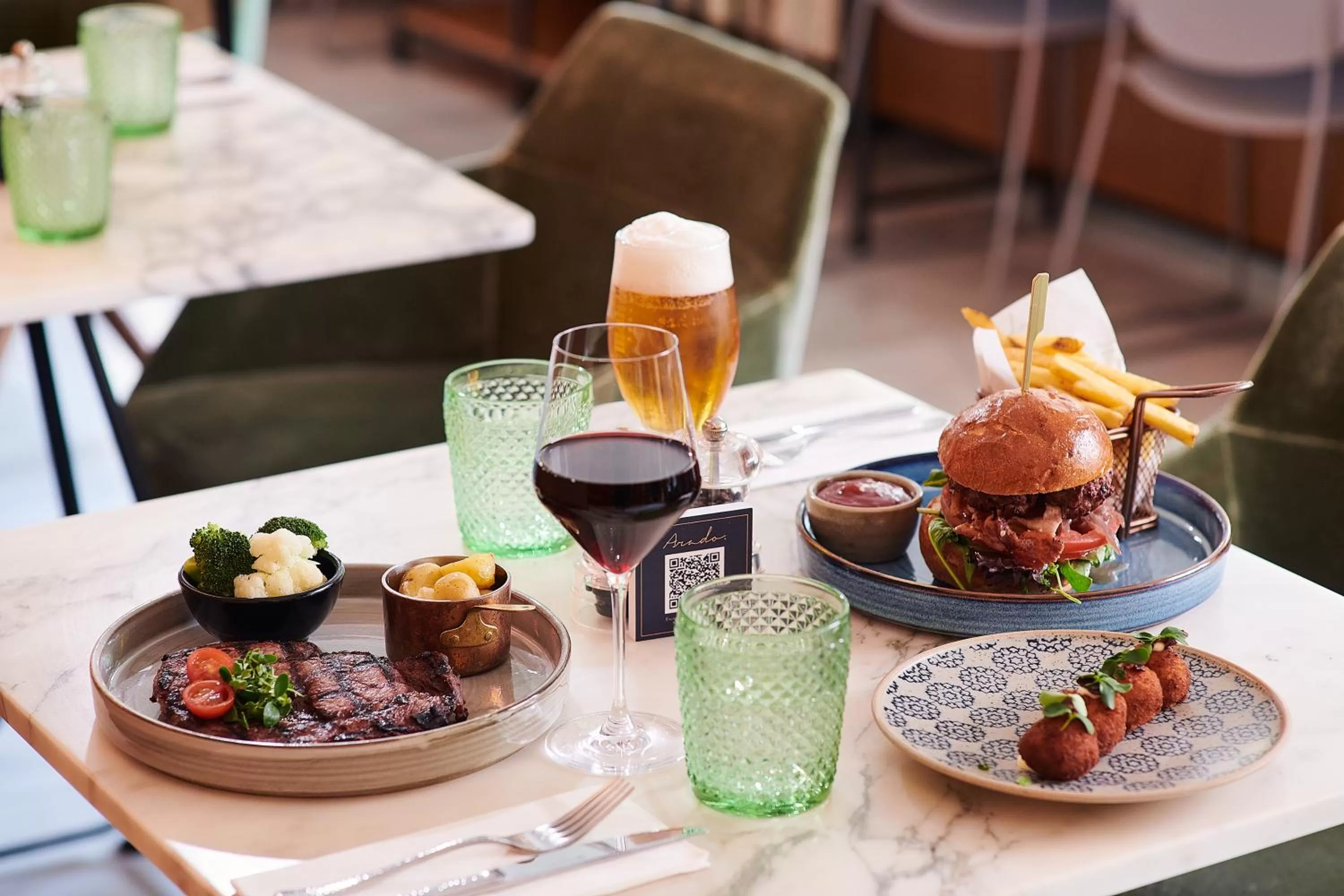 Restaurant/places to eat in Melia White House Hotel