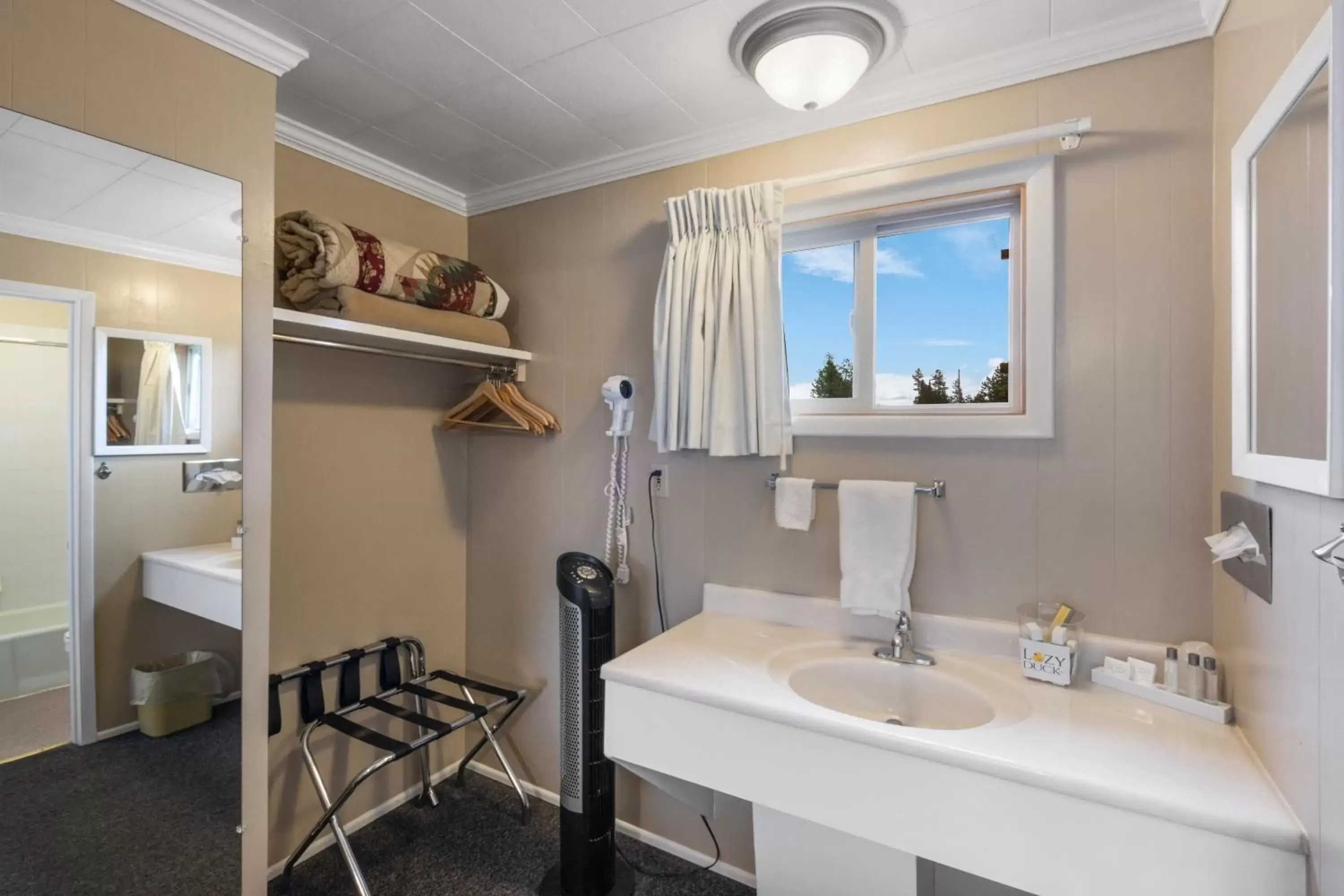 Bathroom in Lazy Duck Inn