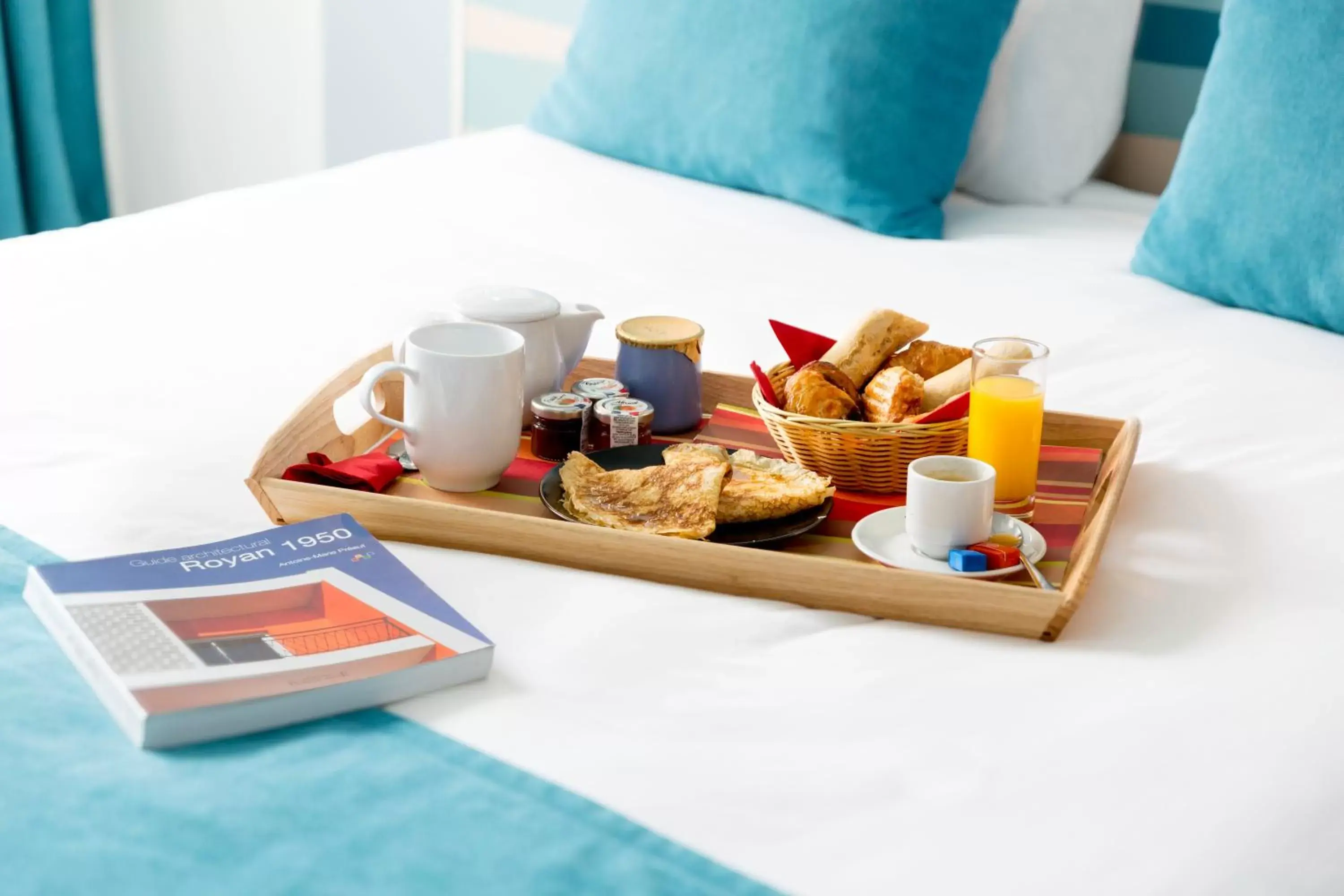 Continental breakfast, Bed in Best Western Hôtel Royan Océan