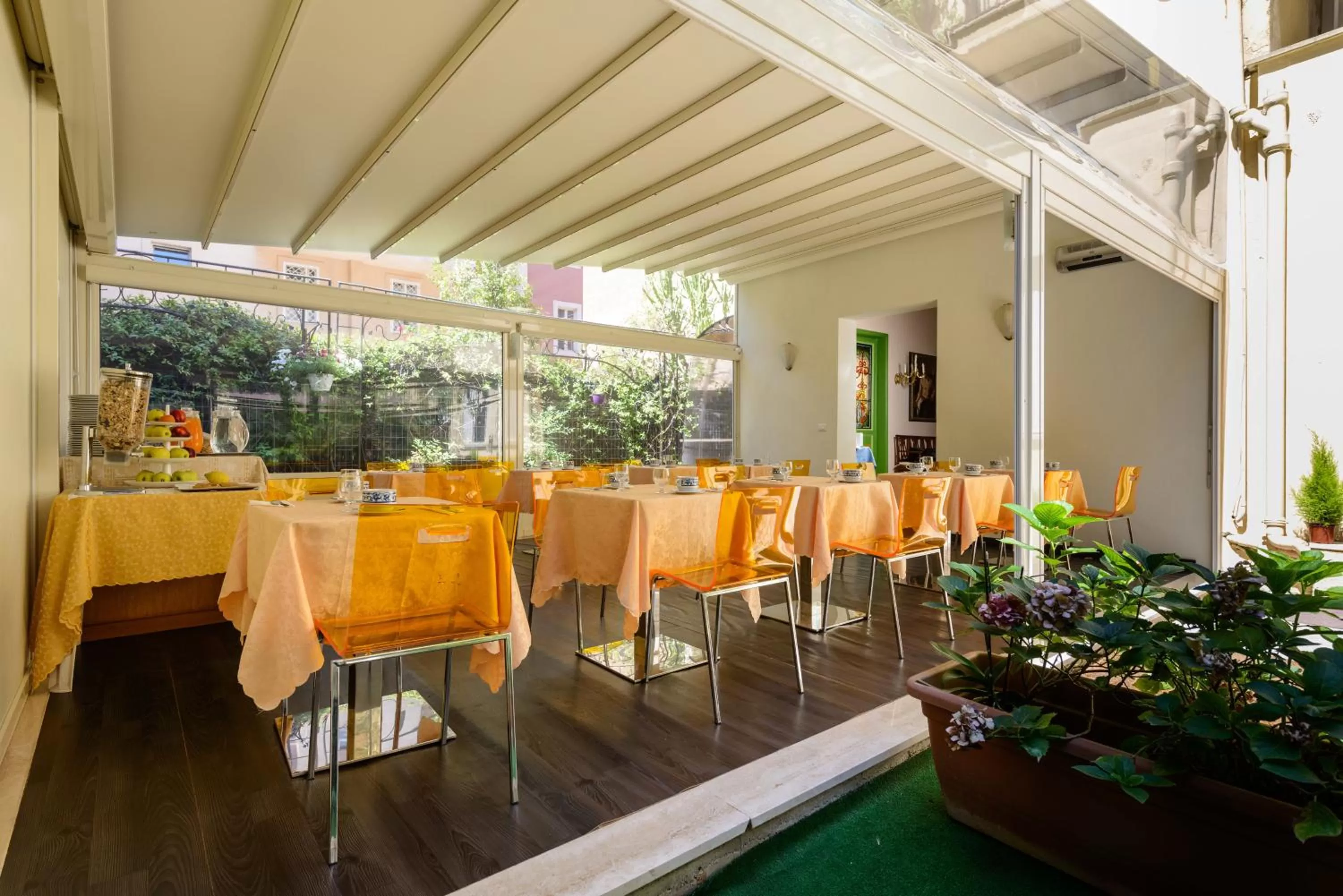 Restaurant/places to eat in Hotel St. Moritz