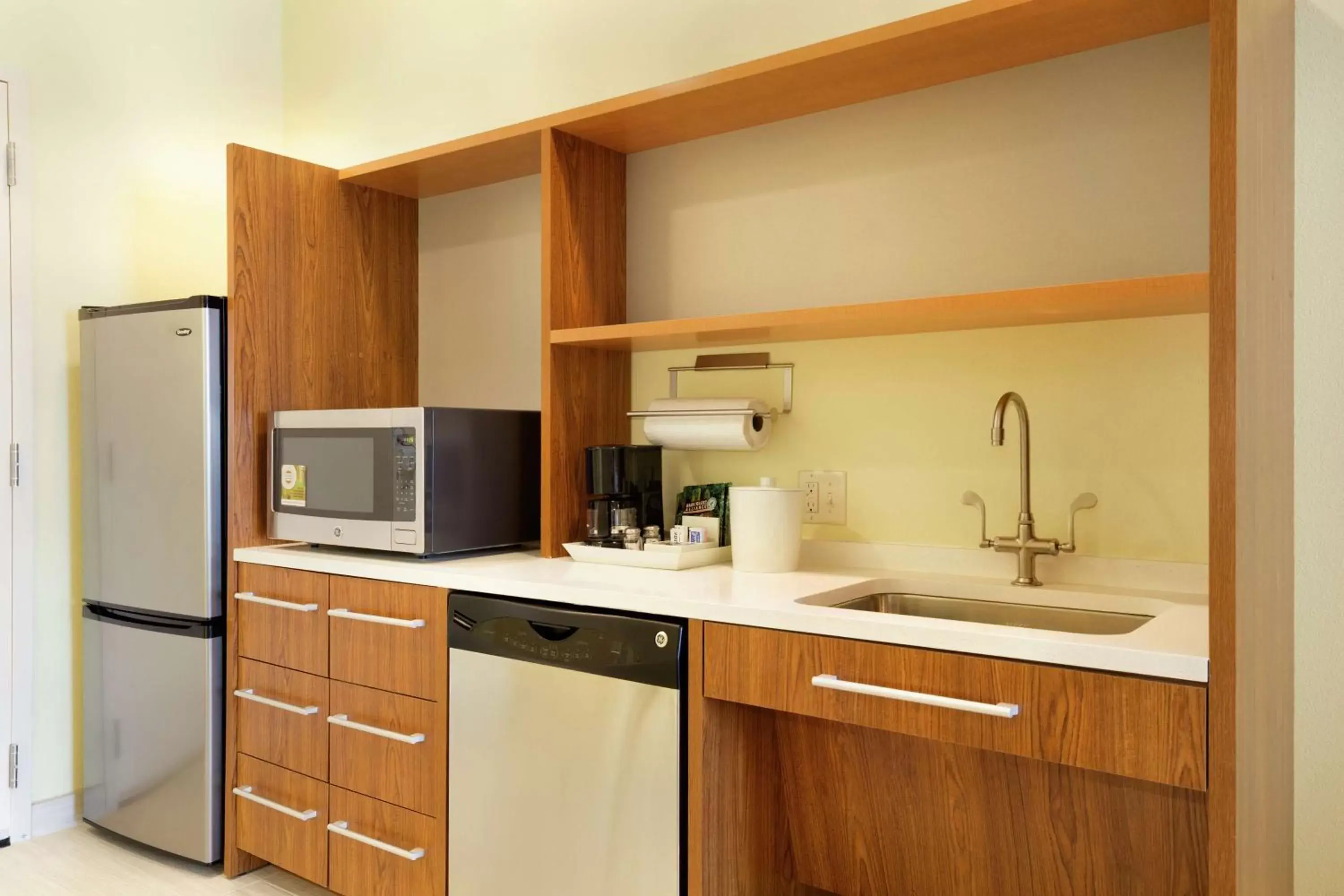 Kitchen or kitchenette, Kitchen/Kitchenette in Home2 Suites by Hilton Minneapolis Bloomington