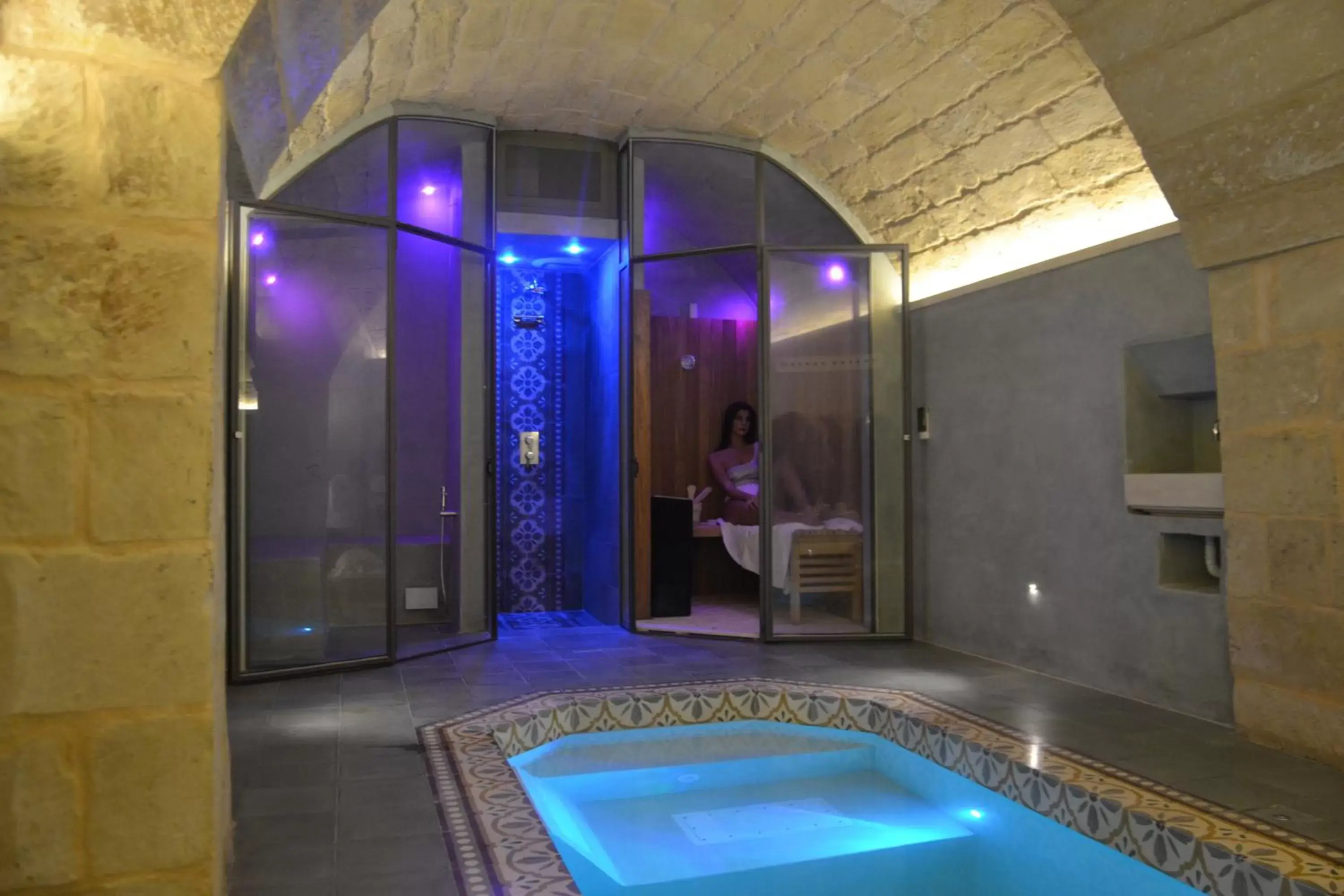 Hot Tub, Swimming Pool in Palazzo Muro Leccese Relais de Charme & Wellness