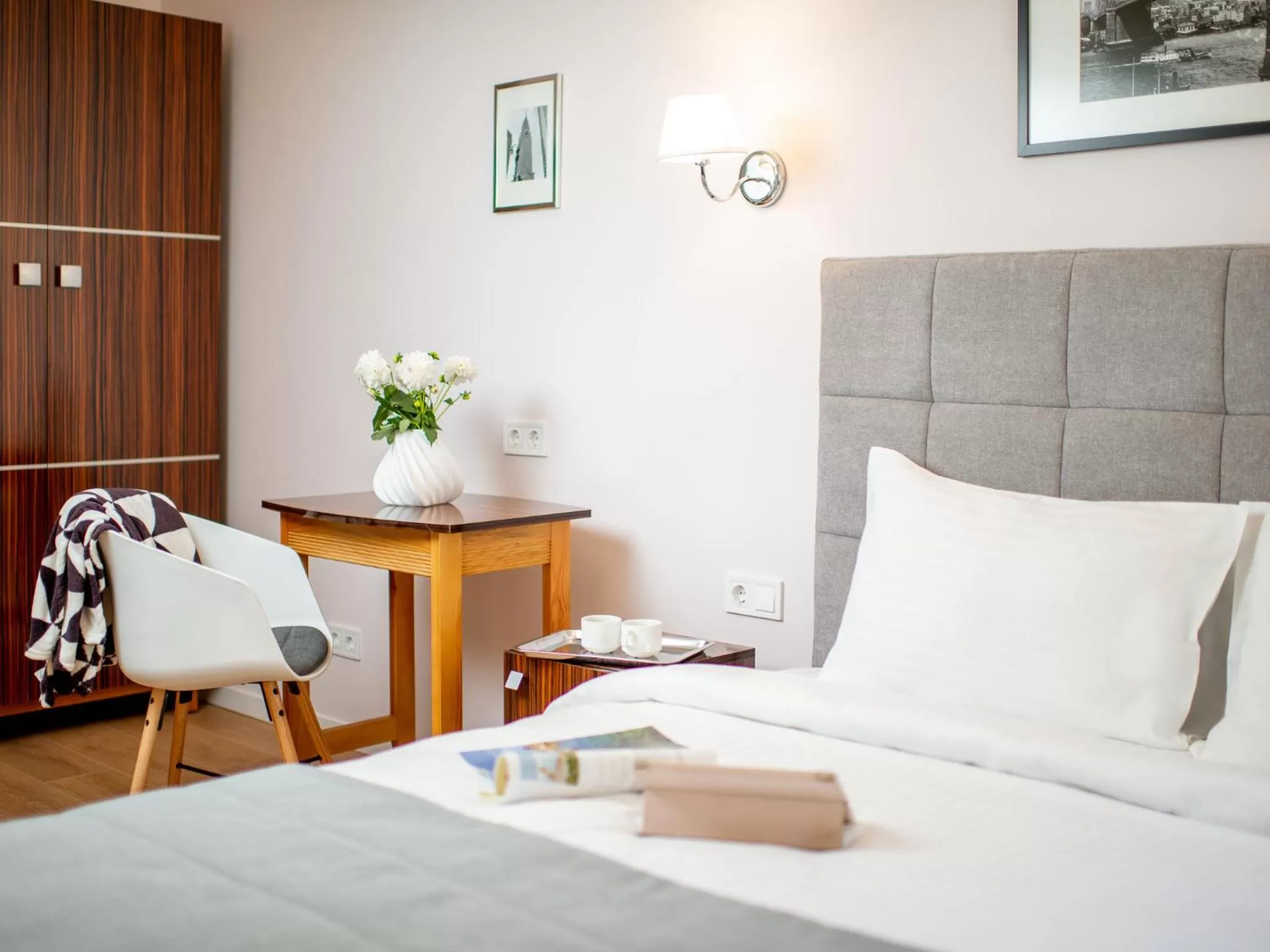 Bed in Art Deco Central Rooms