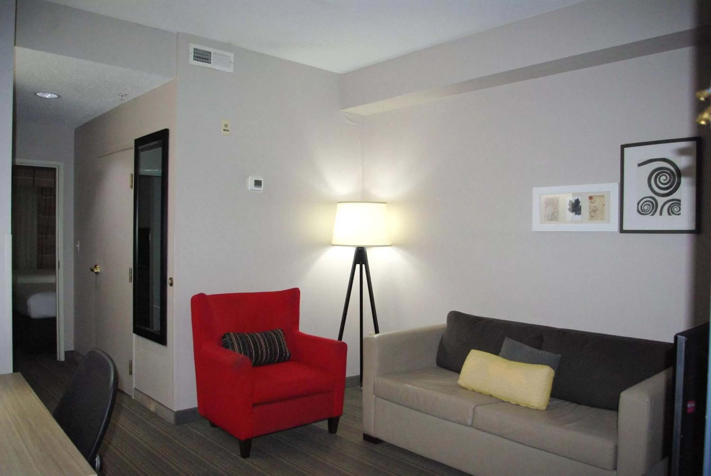 Photo of the whole room in Wingate by Wyndham Matthews - Charlotte