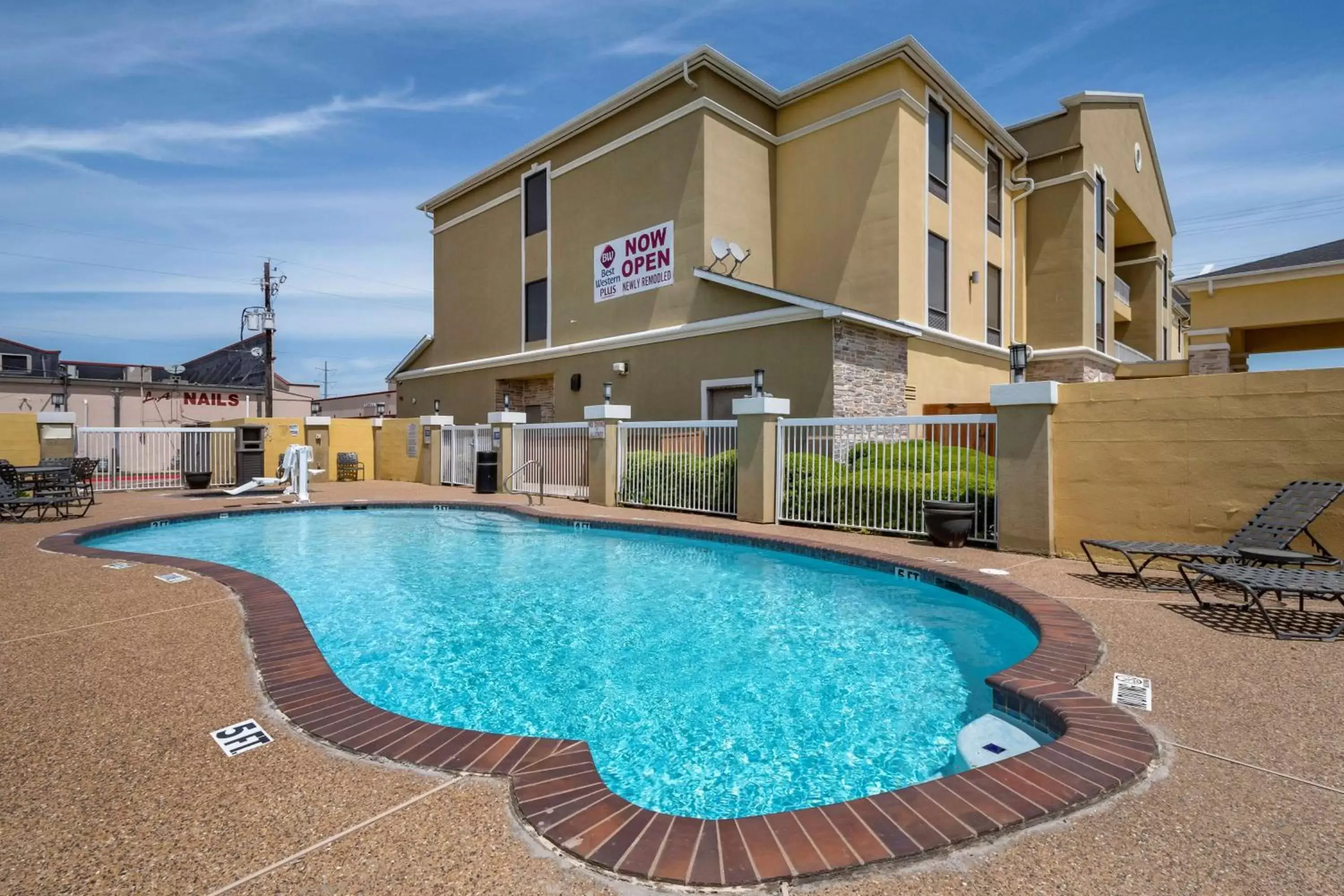 Pool view, Property Building in Best Western Plus McKinney Inn and Suites
