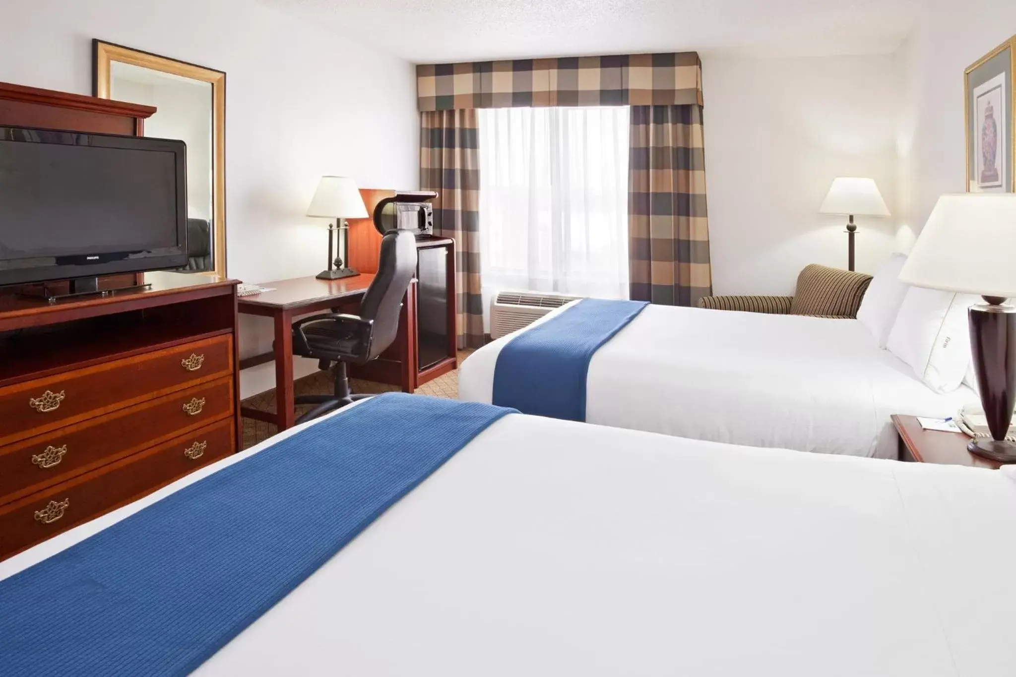 Twin Room - Mobility Access with Bath Tub in Holiday Inn Express & Suites Alliance, an IHG Hotel