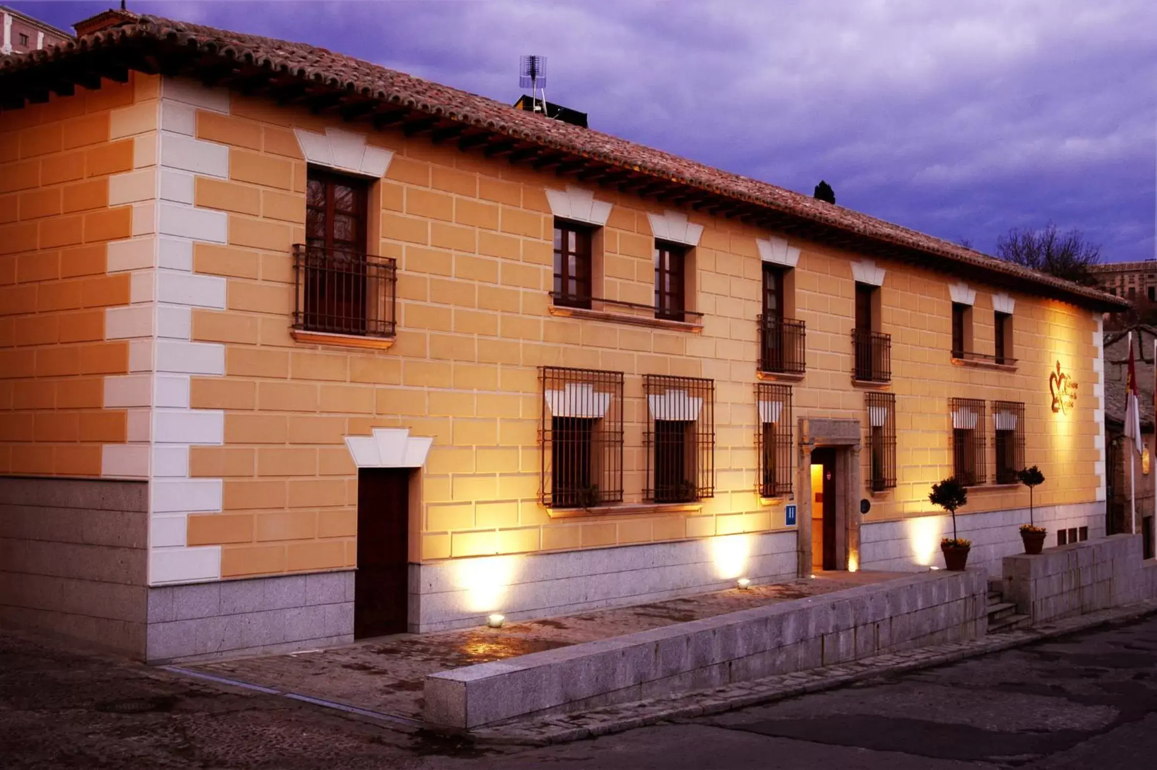 Facade/entrance, Property Building in Hotel Casona de la Reyna